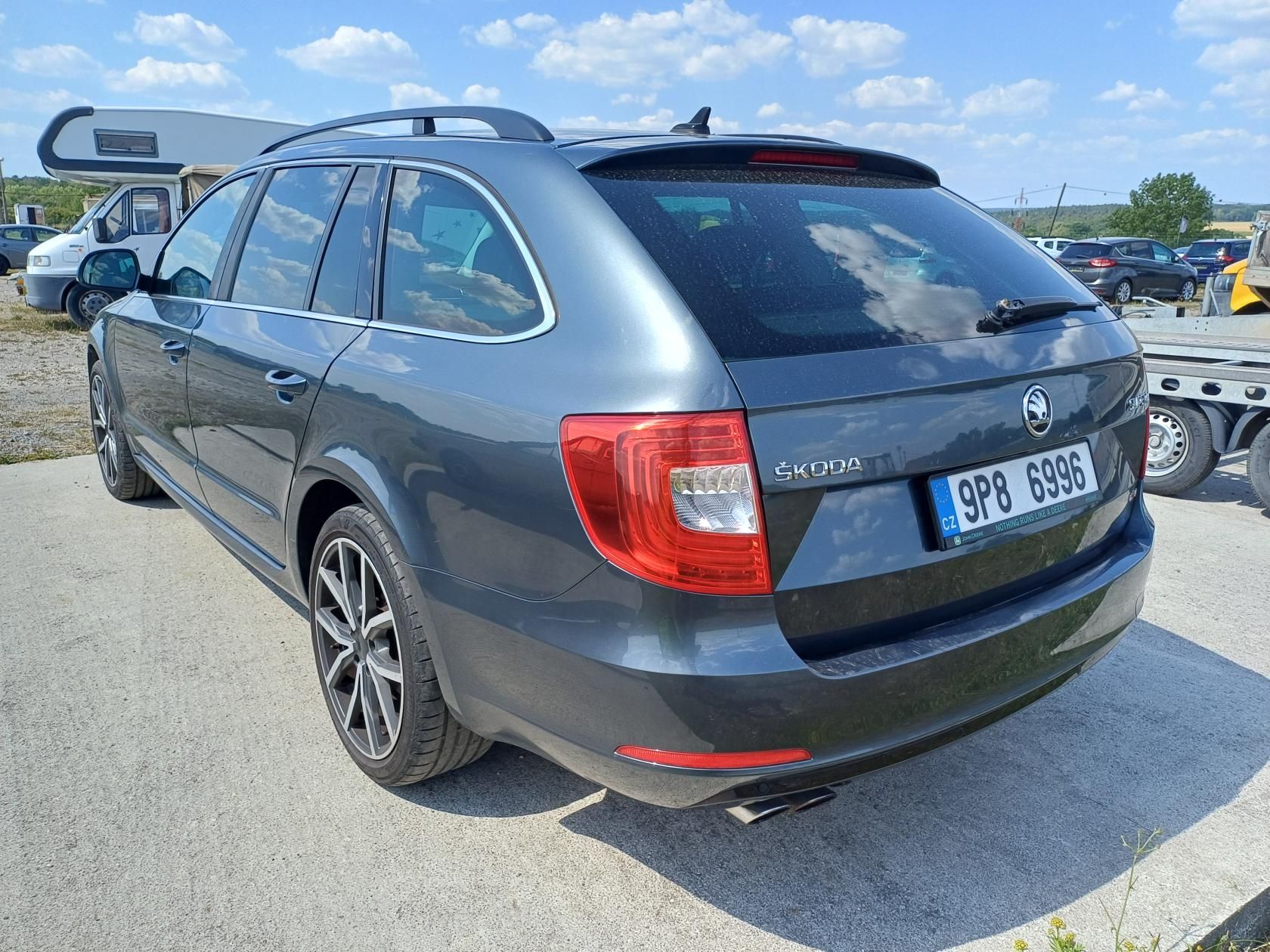 Škoda Superb, 2.0Tdi 4x4 DSG Xenon Navi - fotka 2