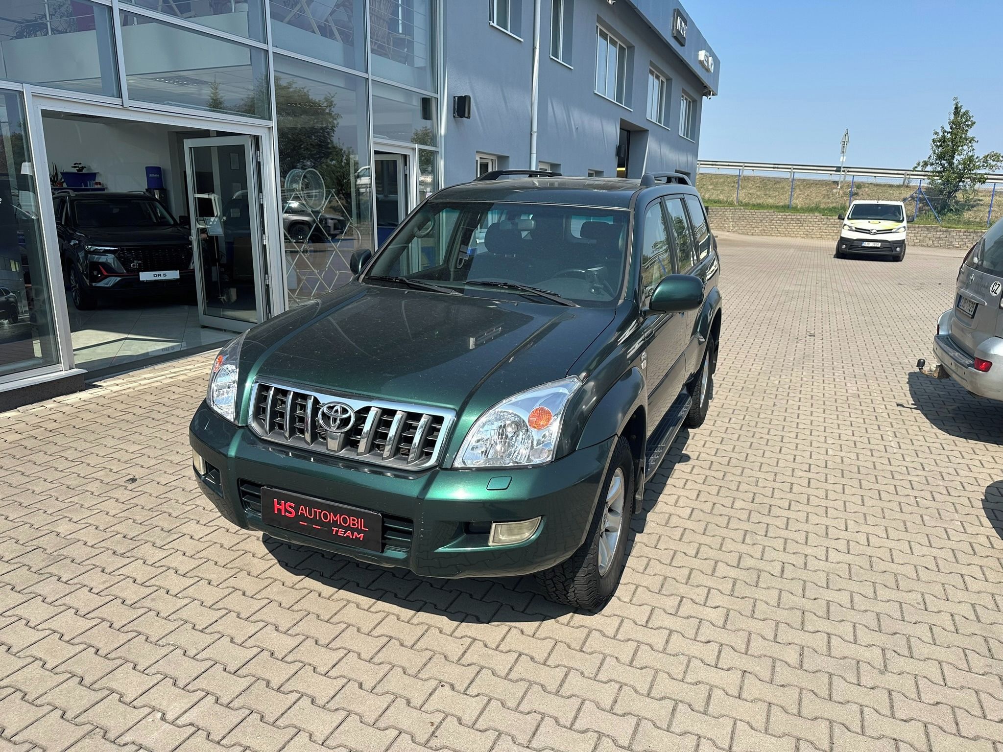 Toyota Land Cruiser, 3,0 D-4D 4x4  120kW  8 míst - fotka 2