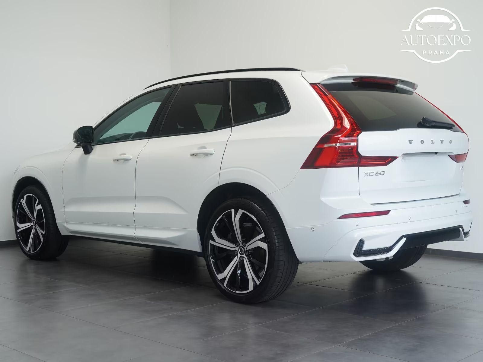 Volvo XC60, B4 B Plus Dark*LED*PANORAMA - fotka 3