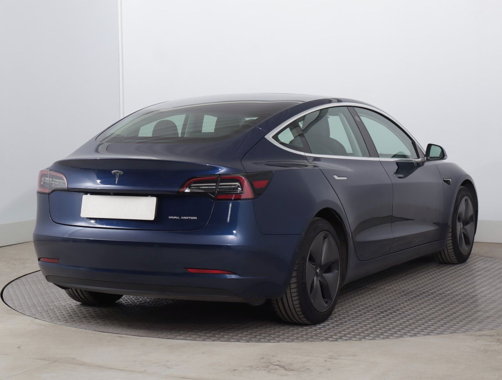 Tesla Model 3, Long Range 4WD 78kWh, SoH 81% - fotka 5