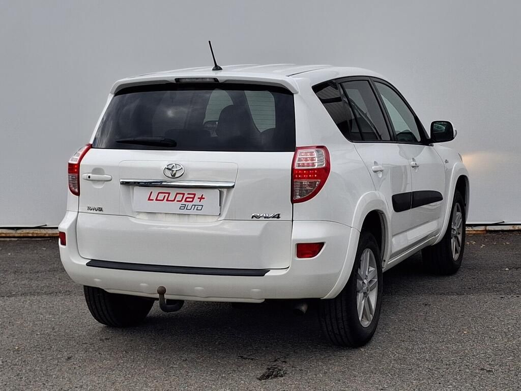 Toyota Rav4, Premium 2.2 D-CAT 110 kW - fotka 2