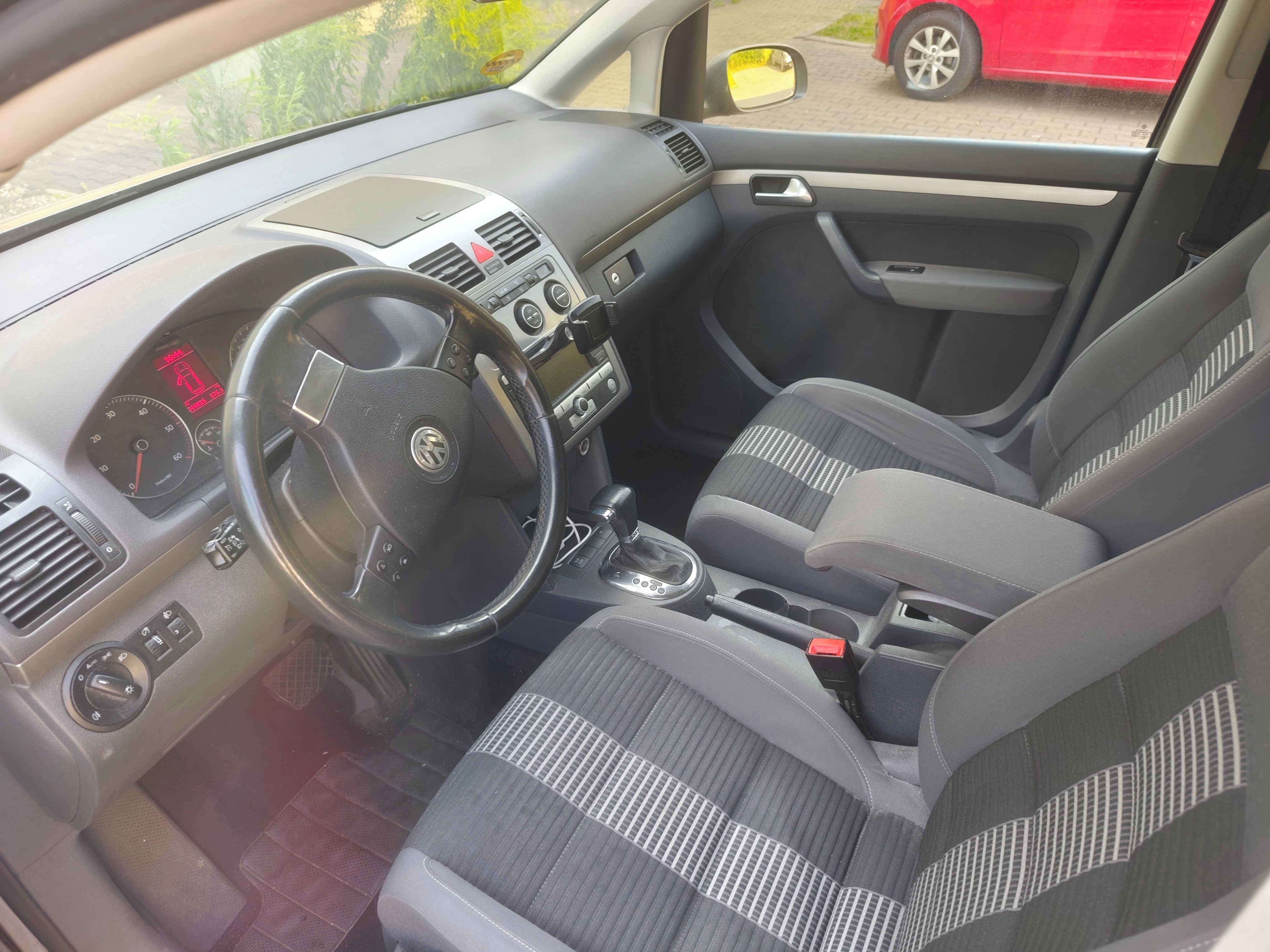 Volkswagen Touran, 1.9 TDi, nutná oprava - fotka 3