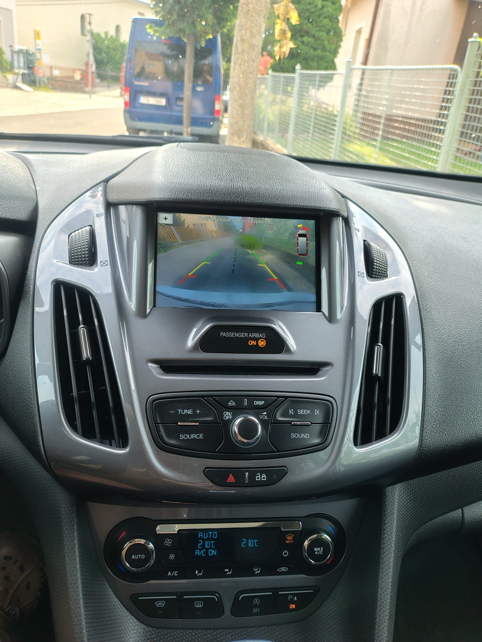 Ford Tourneo Connect, 1.5 88kw nová aut. převod. - fotka 6