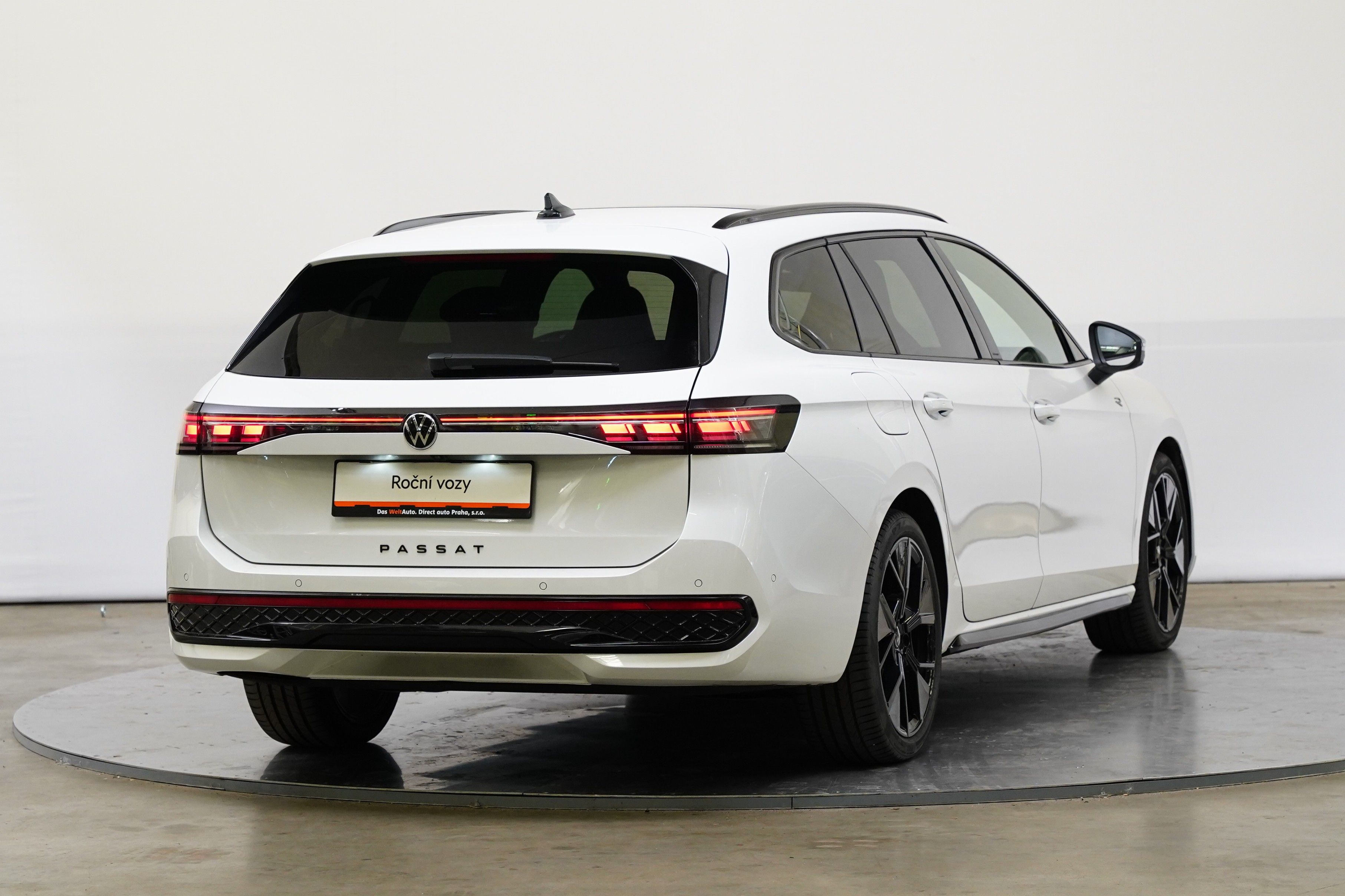 Volkswagen Passat, 2.0 TDI 110 kW DSG R-Line - fotka 2