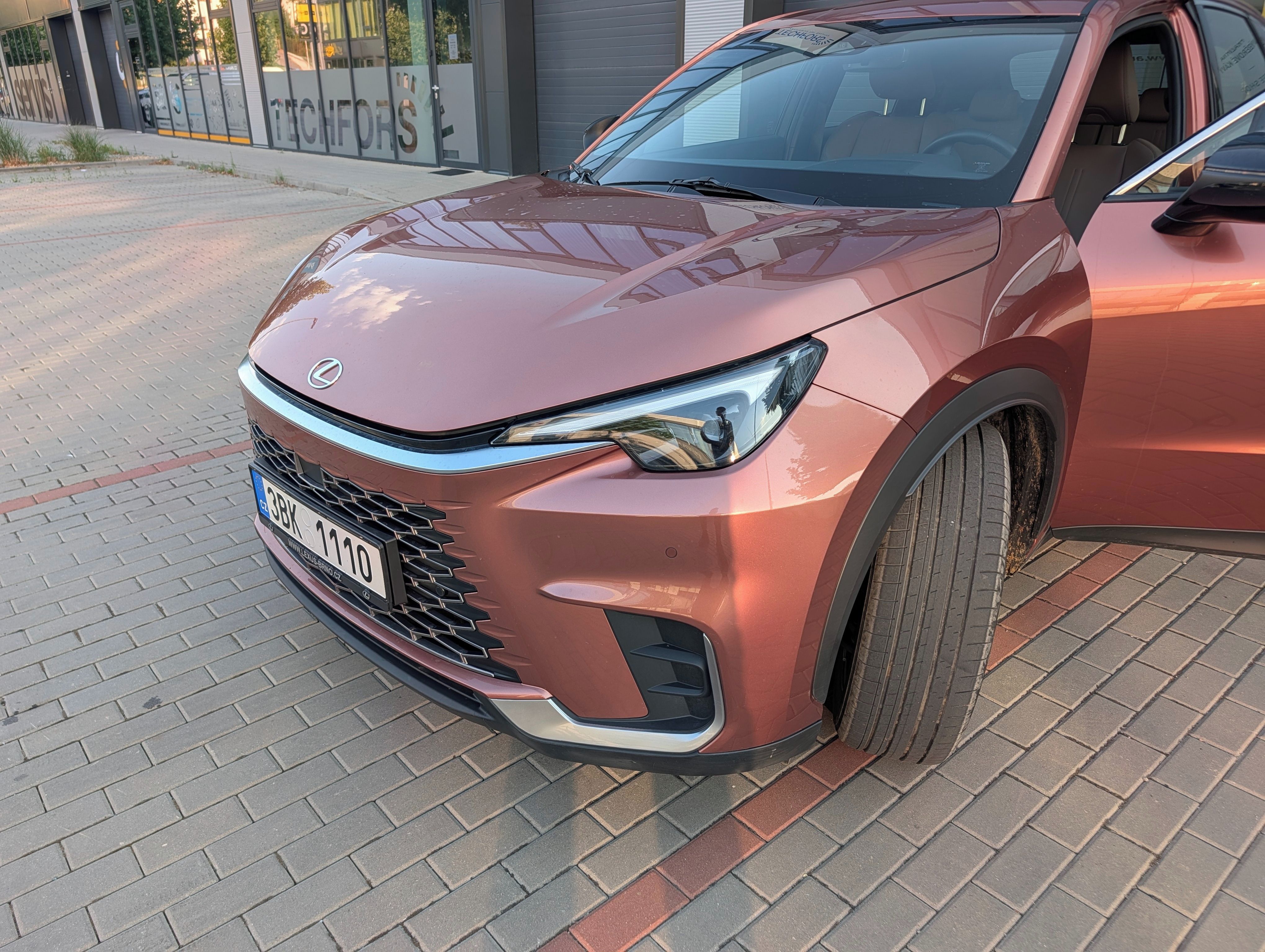 Lexus LBX, 1,5 Hybrid Elegant Tech - fotka 4