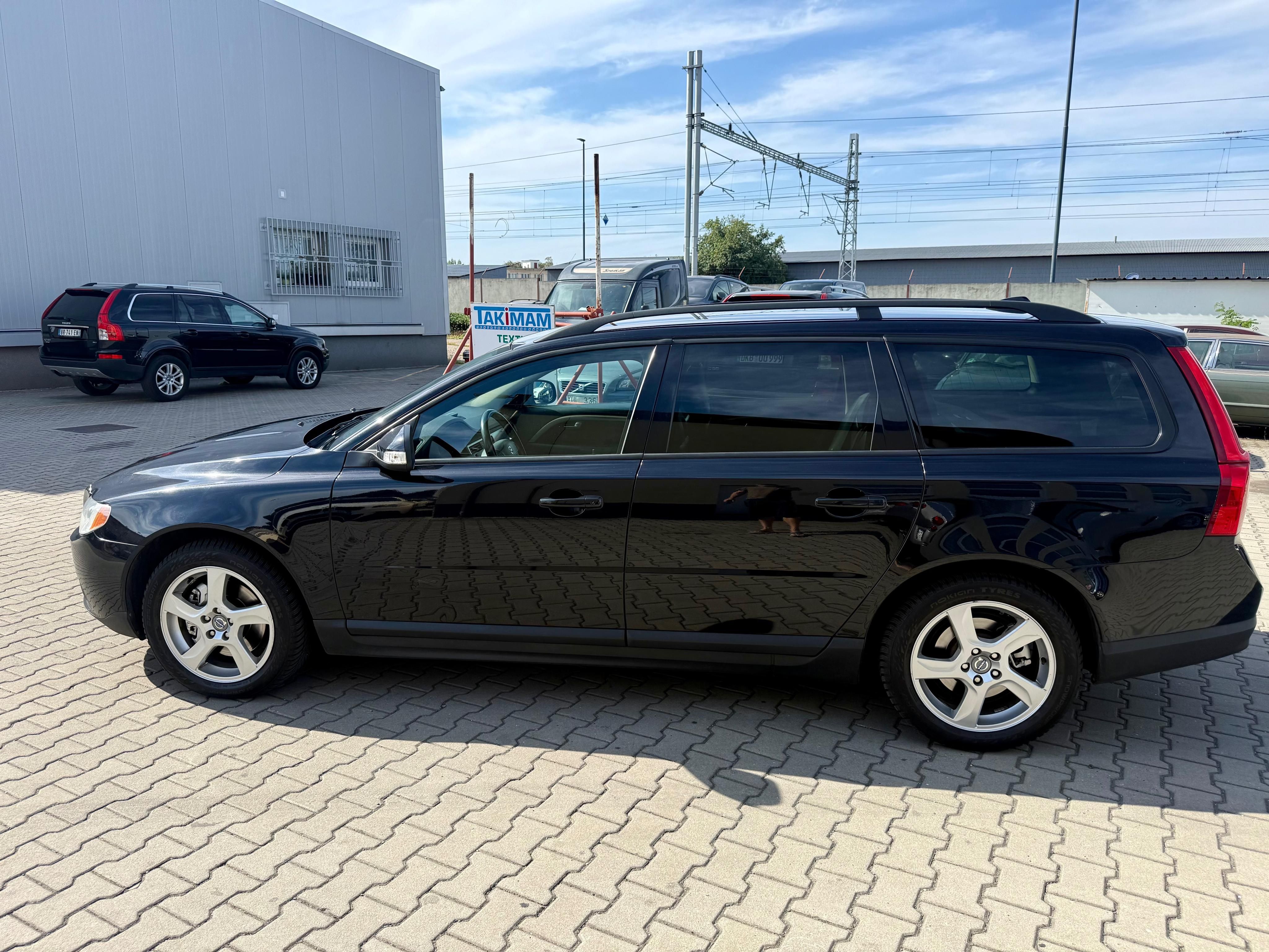 Volvo V70, 2.4 D5 136KW momentum - fotka 6