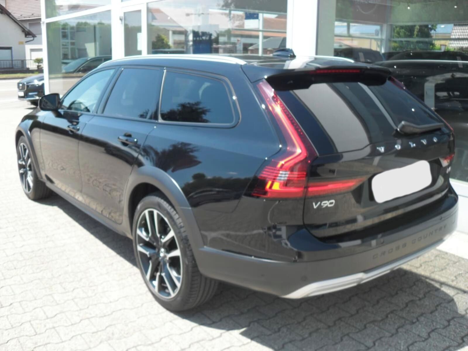 Volvo V90, CROSS COUNTRY B4 2.0  Plus AWD - fotka 2