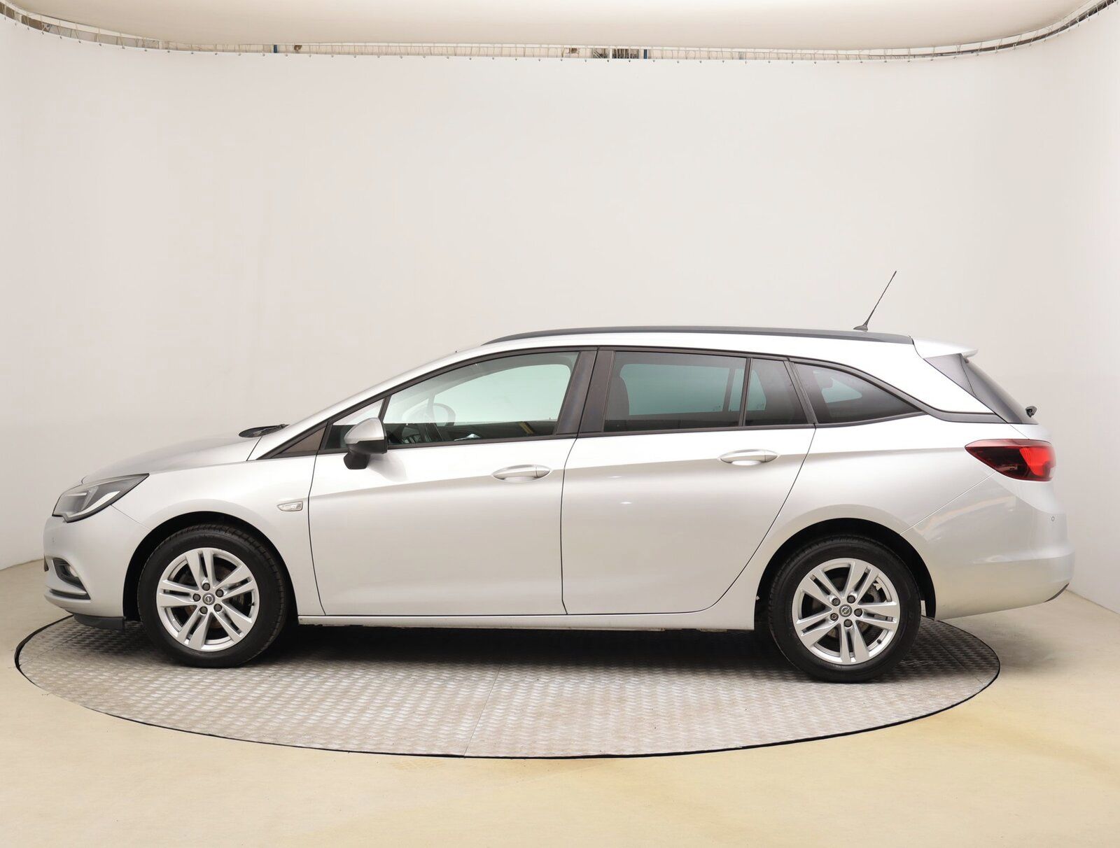 Opel Astra, 1.6 CDTI, Serv.kniha, Klima - fotka 3