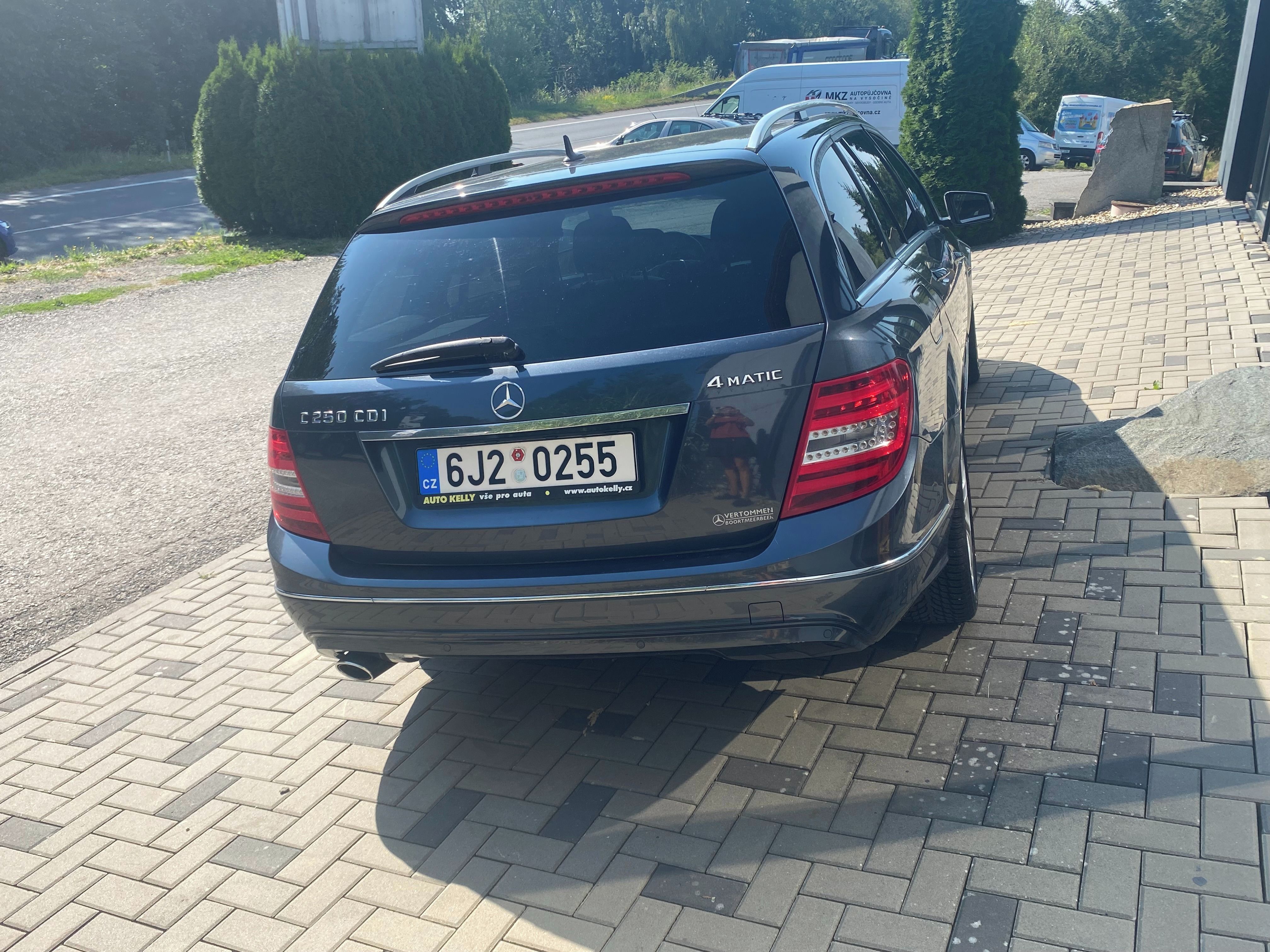 Mercedes-Benz Třídy C, C 250 CDI 4MATIC - fotka 3