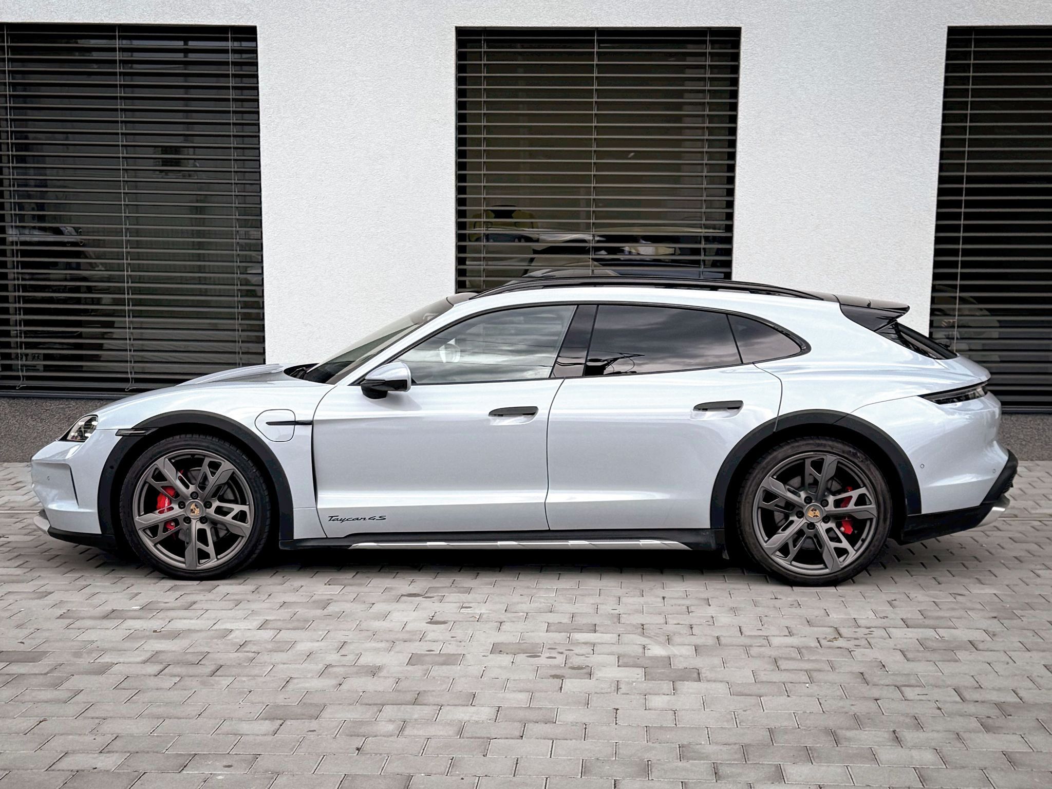 Porsche Taycan, 4S Cross Turismo - fotka 2