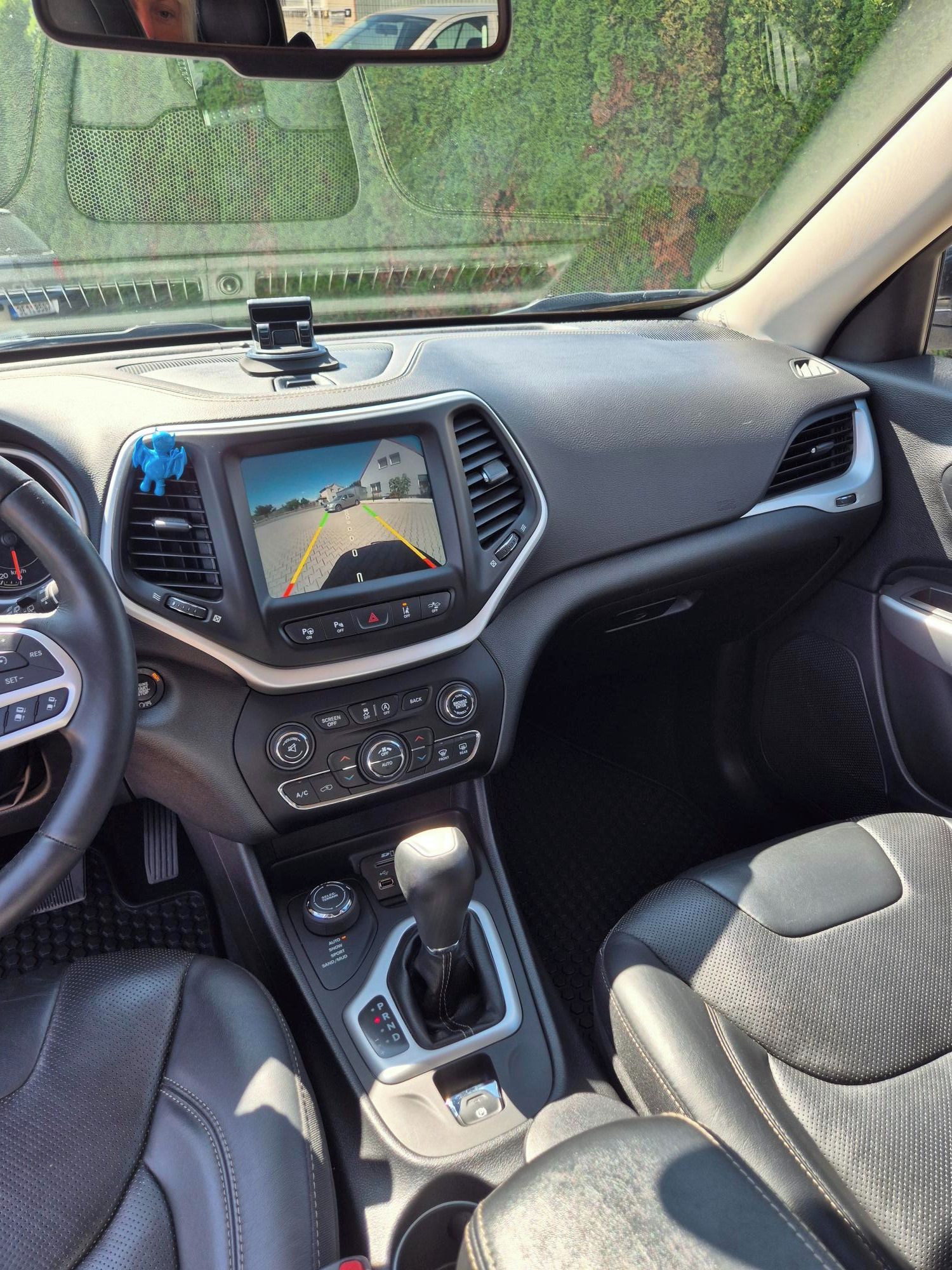 Jeep Cherokee, Jeep Cherokee 2.2 4WD 9ATX200k - fotka 3