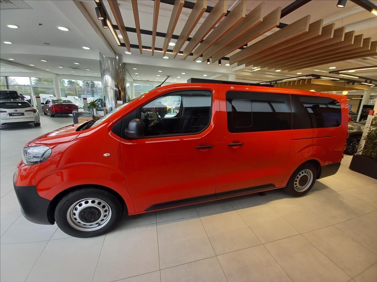 Toyota Proace Verso, 2,0 L2 Combi 2,0D 144k MT6 8S - fotka 3