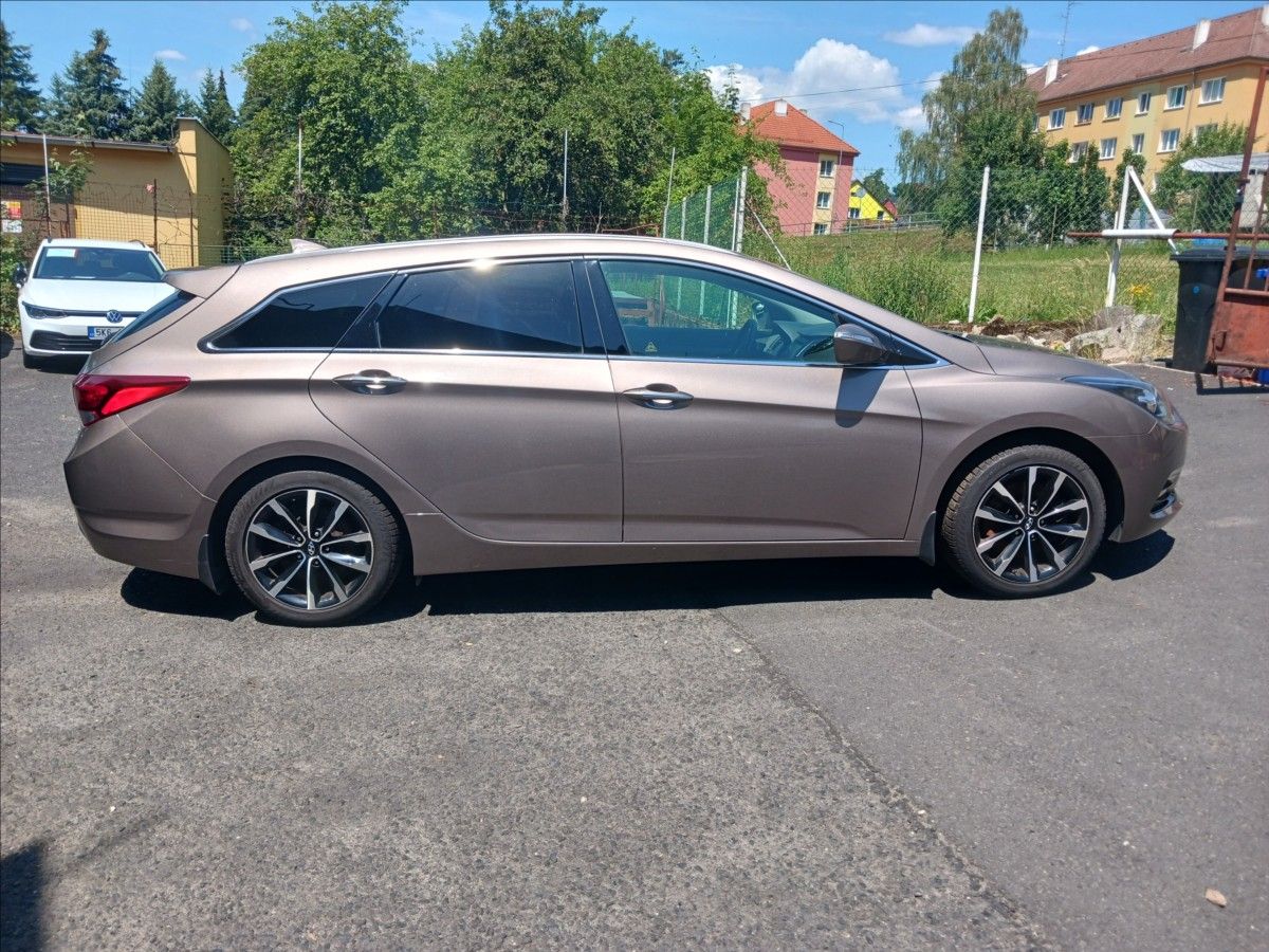 Hyundai i40, 1,6 CRDI KOMBI DCT - fotka 6