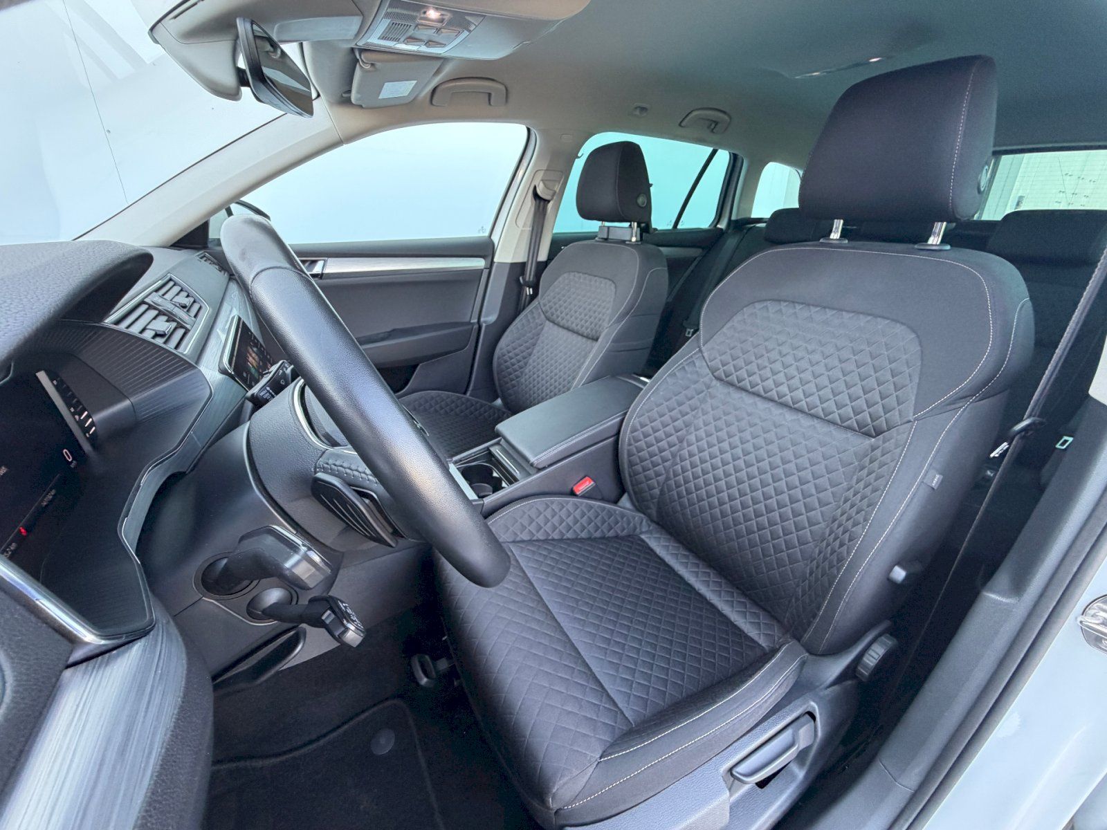 Škoda Superb, 2.0 TDI 110kW Comfort Plus - fotka 6