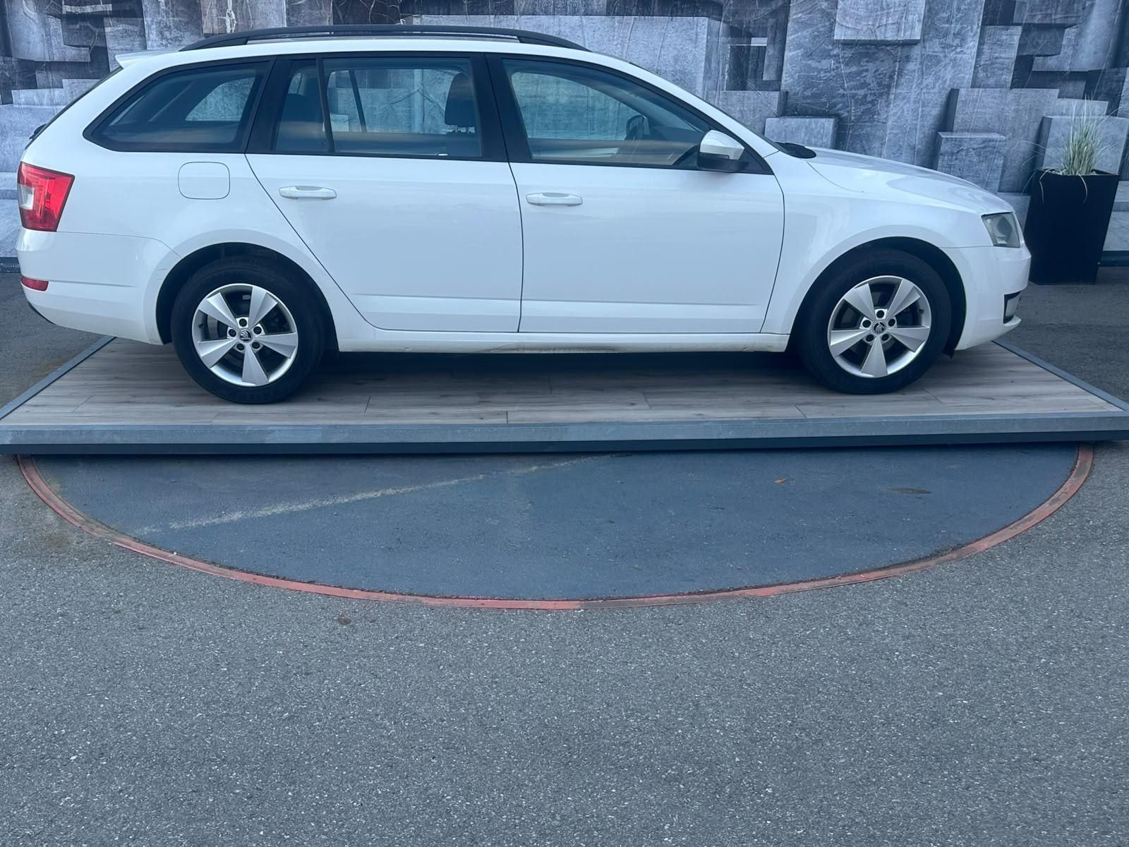 Škoda Octavia, 1.6TDi, 77KW, VYHŘ.SED.,TEMP. - fotka 5
