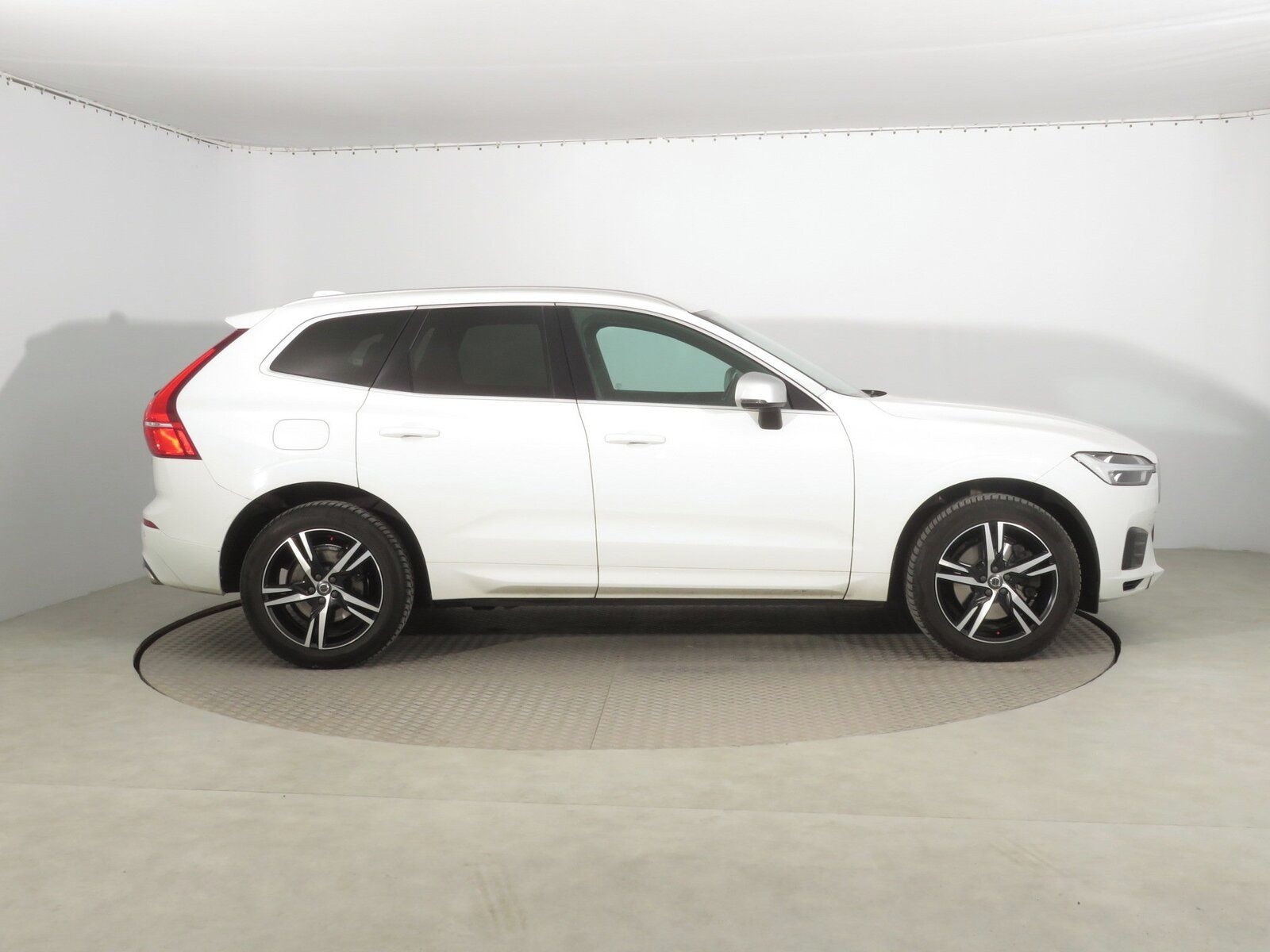 Volvo XC60, D4 AWD, R-Design, 4X4 - fotka 6