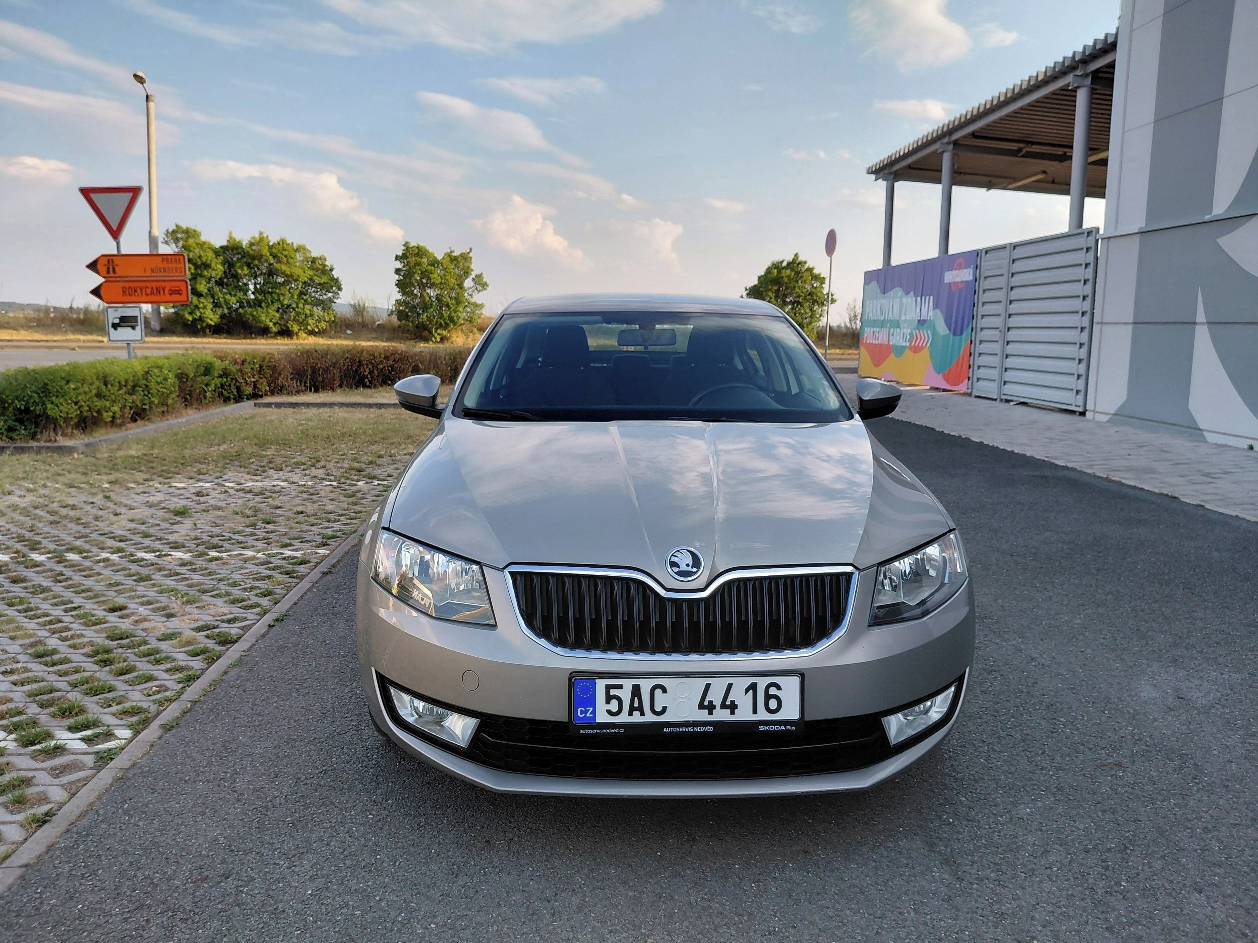 Škoda Octavia, 1.6TDI 4x4 2.MAJ EXTRA PĚKNÁ - fotka 2