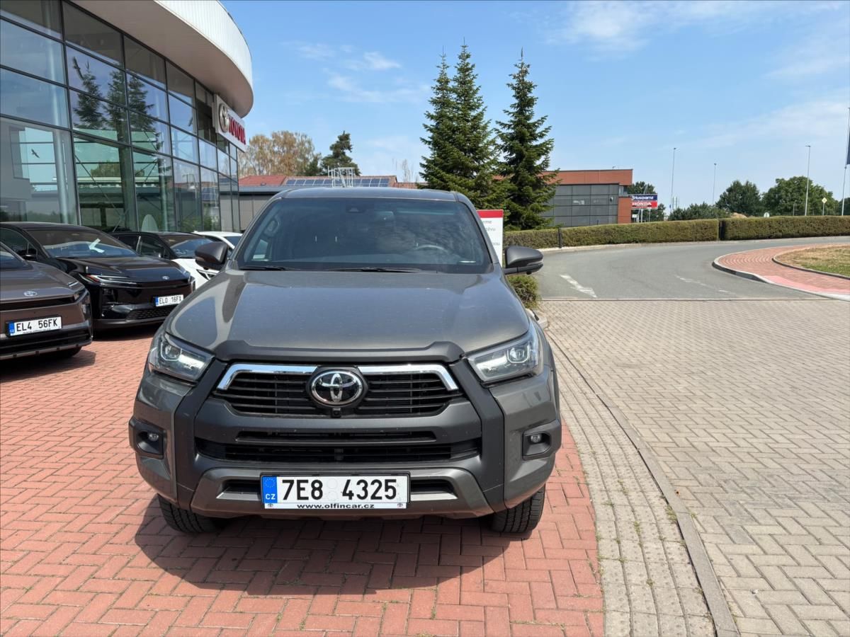 Toyota Hilux, 2,8   INVINCIBLE - fotka 2