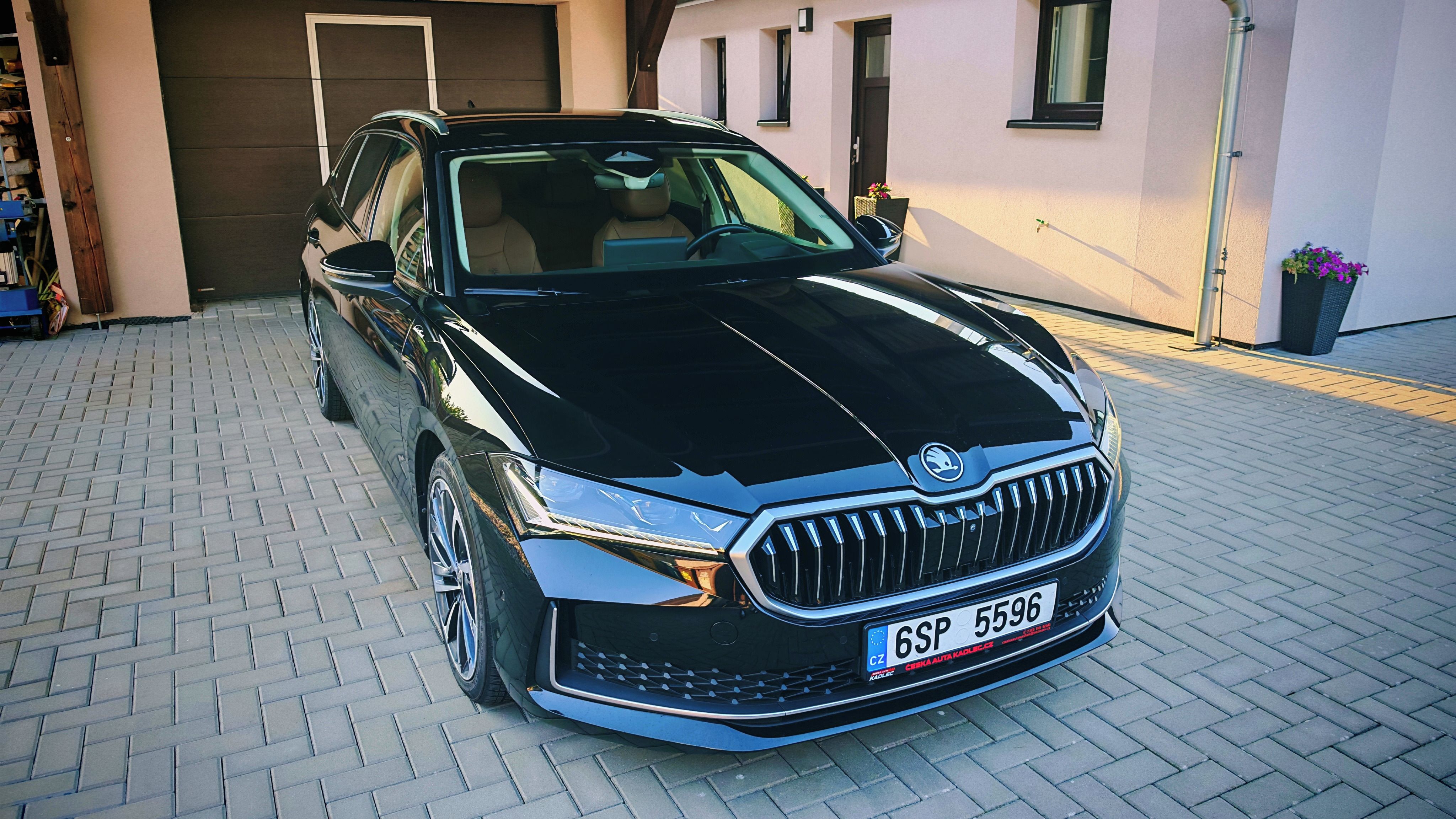 Škoda Superb, 2.0 TDI DSG, L&K, Laurin, ČR - fotka 3