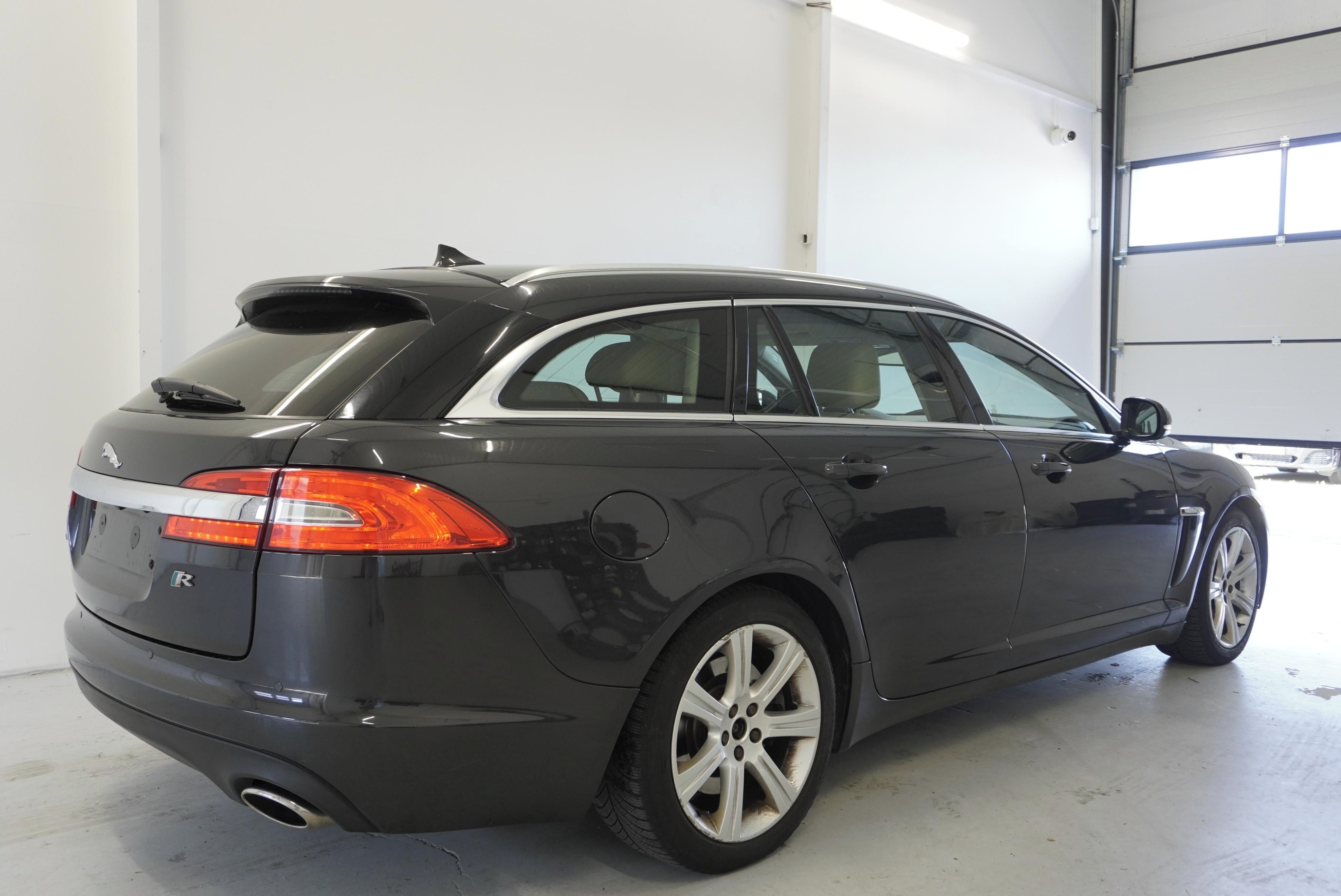 Jaguar XF, 3.0 D 177kW Rdesign SPORTBRAKE - fotka 5