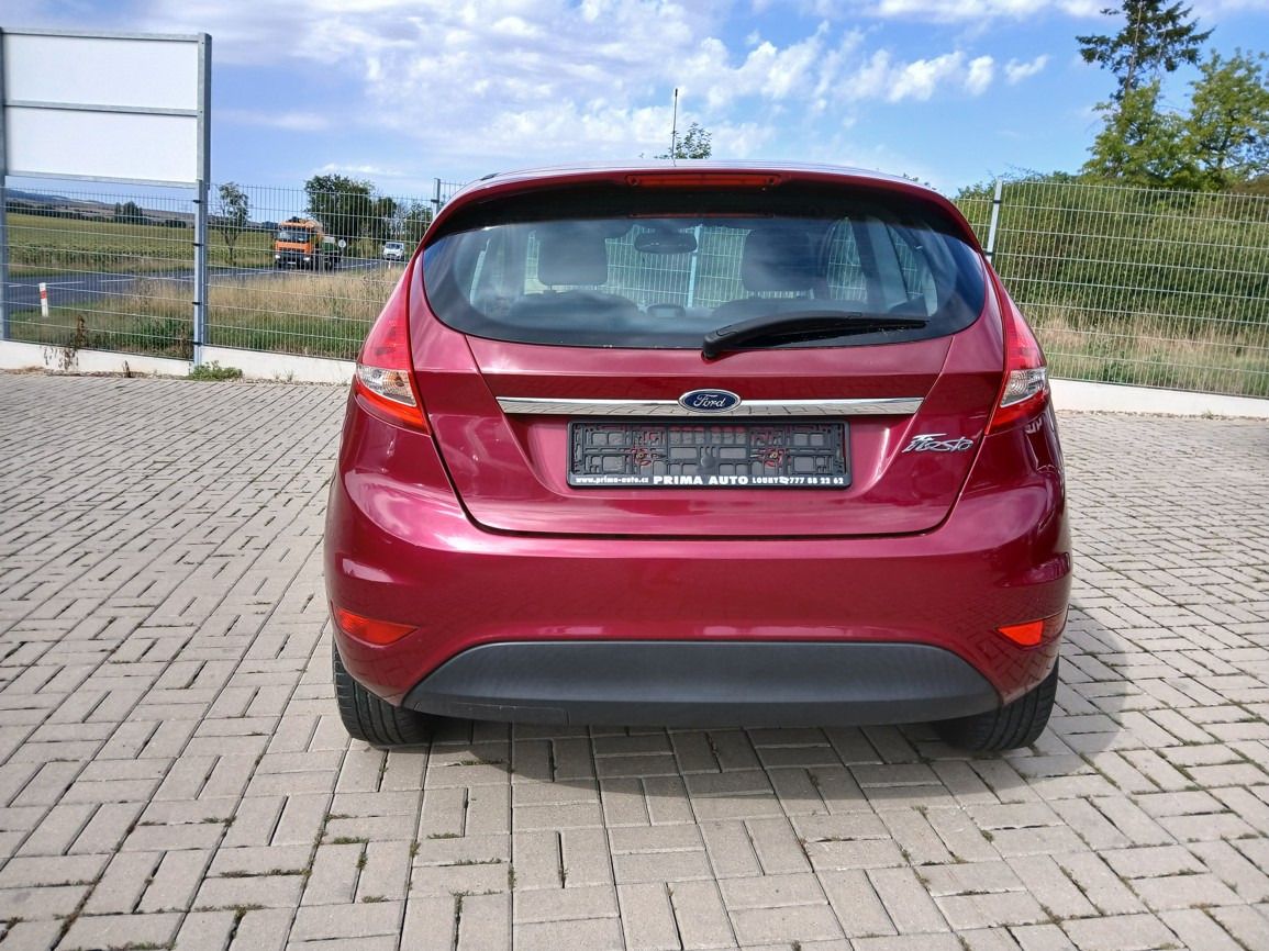 Ford Fiesta, 1,2  najeto 56tis Km - fotka 4