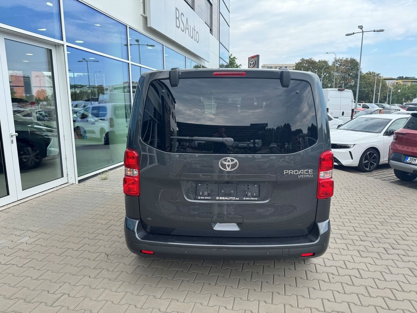 Toyota Proace Verso, 2,2 L1 AT8 7S VIP - fotka 4