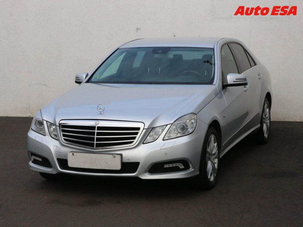 Mercedes-Benz Třídy E, 2.0 E200,AT - fotka 3