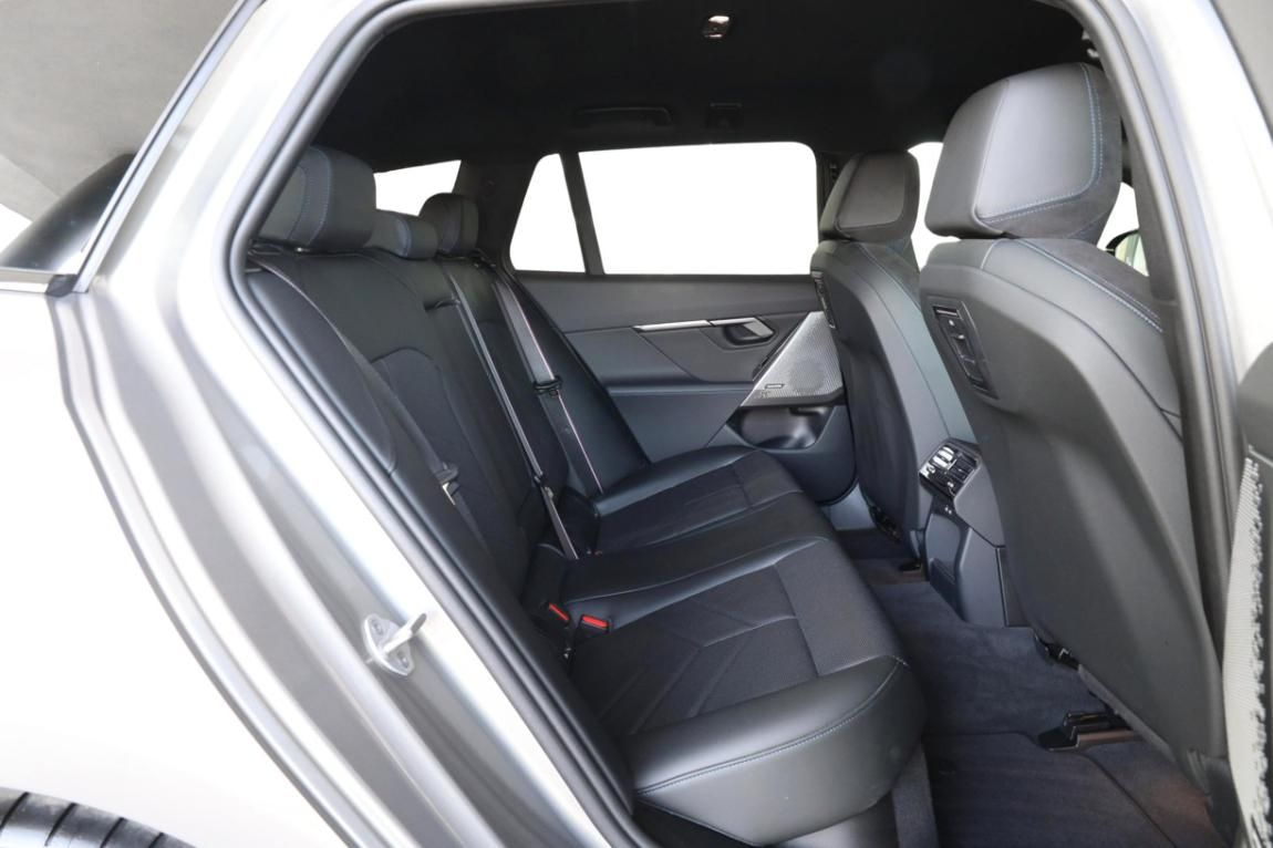 BMW Řada 5, 530e xDrive Touring - fotka 6