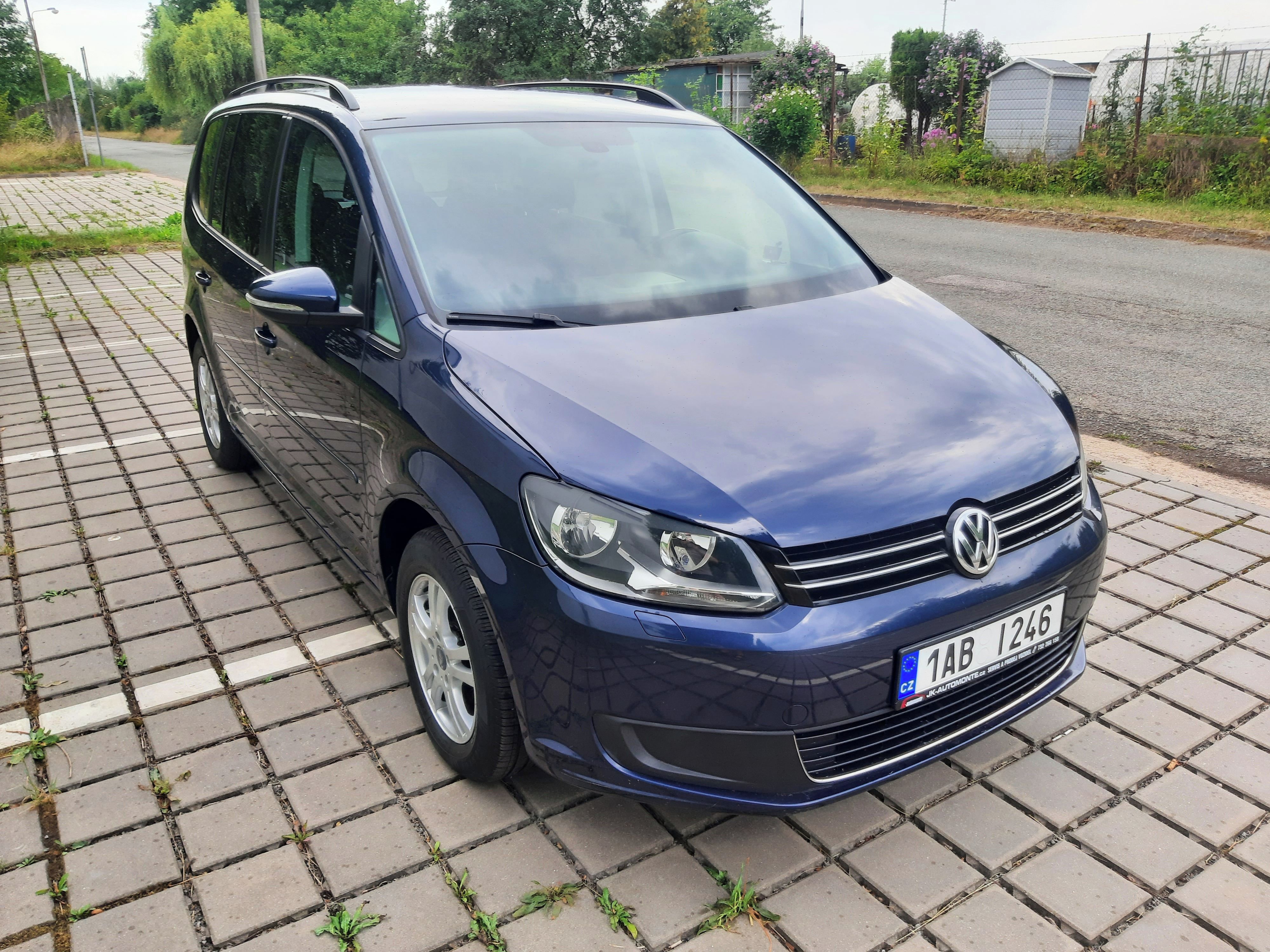 Volkswagen Touran, 1.6 TDI 77Kw, DSG - fotka 2