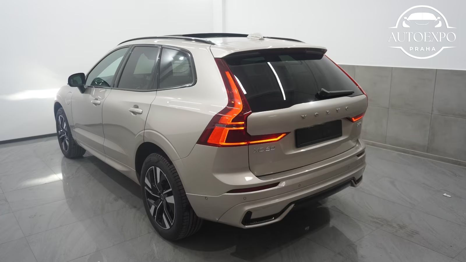 Volvo XC60, T6 Dark Facelift*Panorama - fotka 4