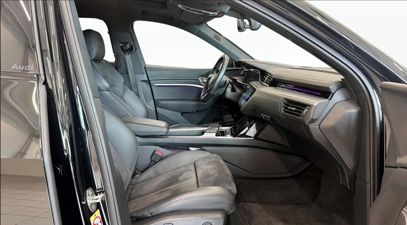 Audi Q8 e-tron, 55 Q 360k Pano Matrix 4 zóny - fotka 3