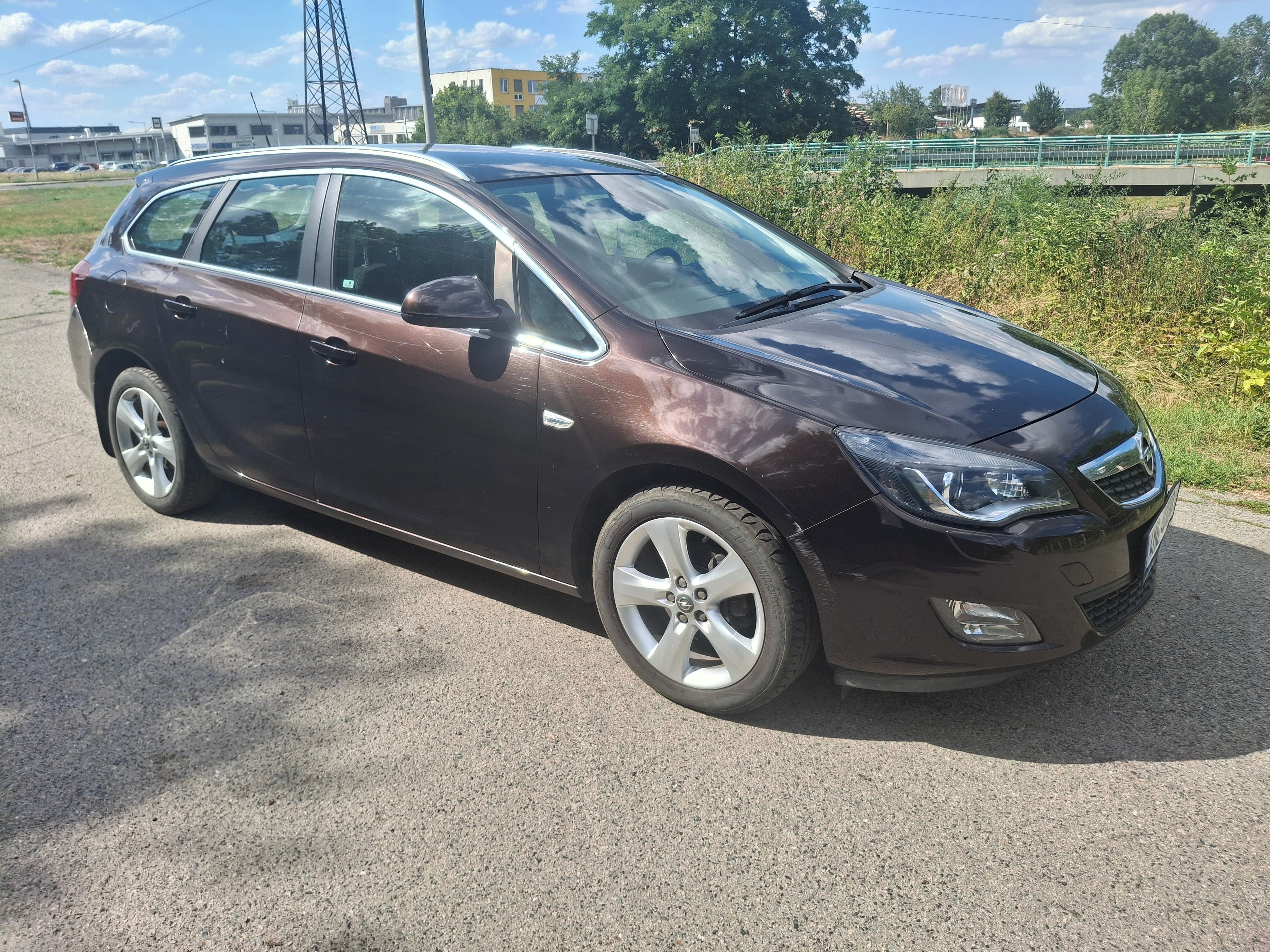 Opel Astra, OPEL ASTRA J ST 1,4 TURBO - fotka 3