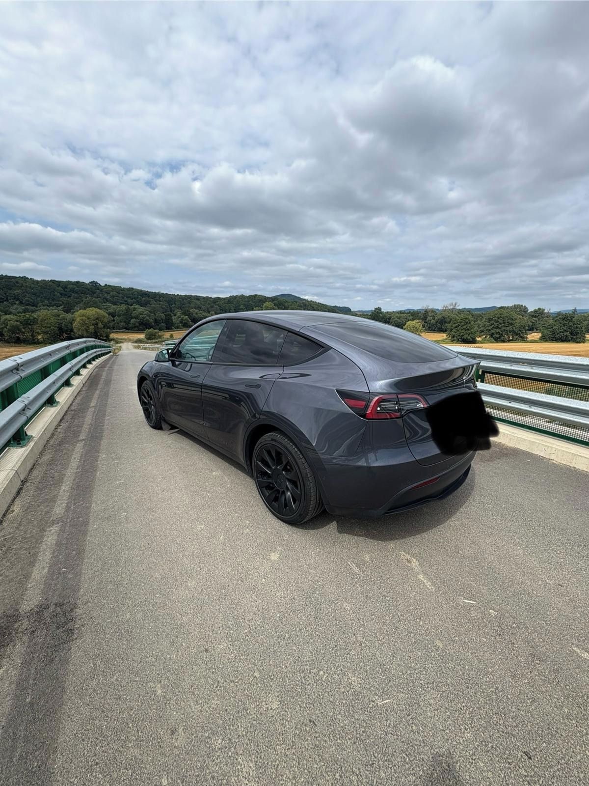 Tesla Model Y - fotka 4