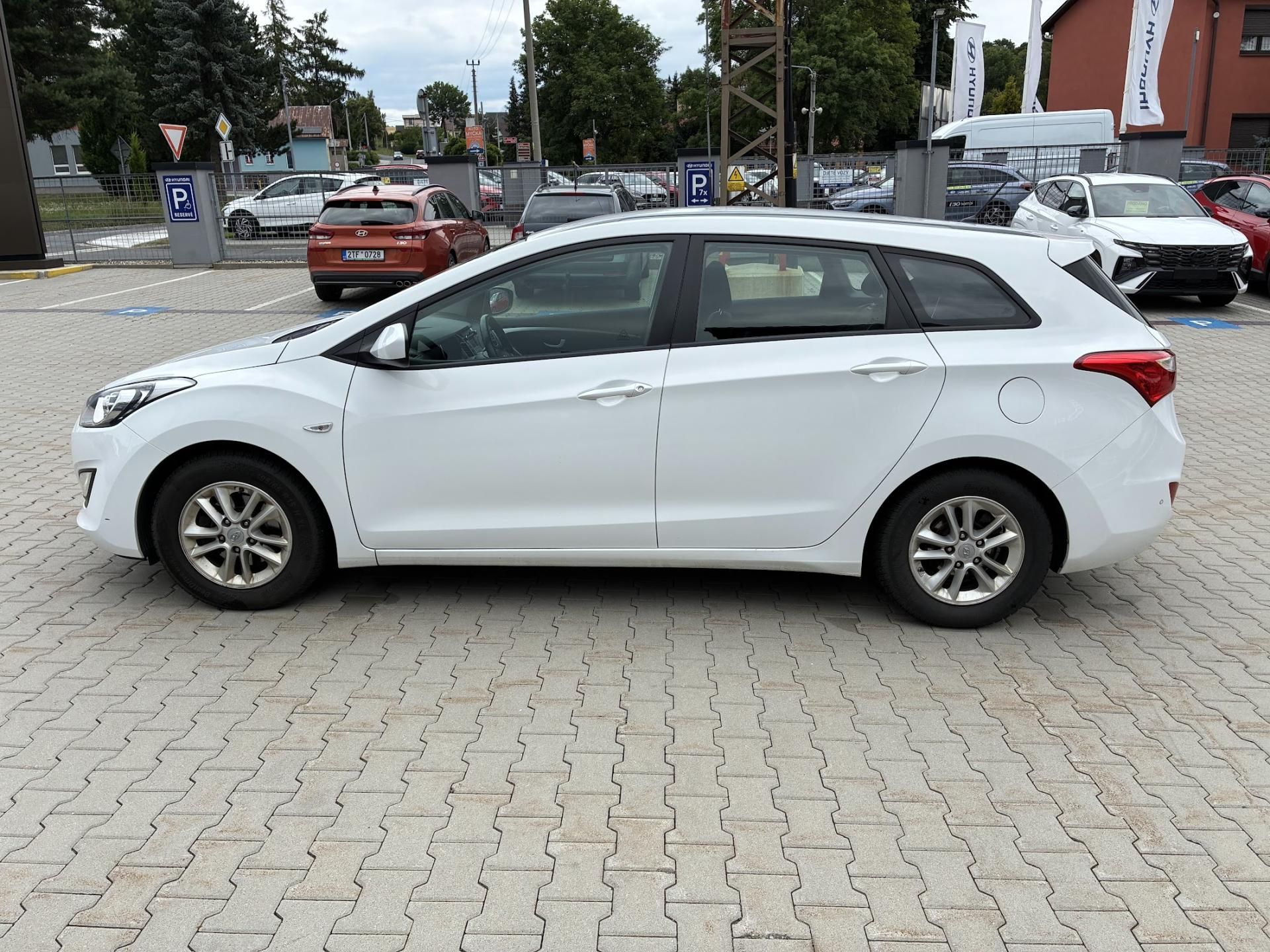 Hyundai i30, 1,6i 99kW TAŽNÉ - fotka 6