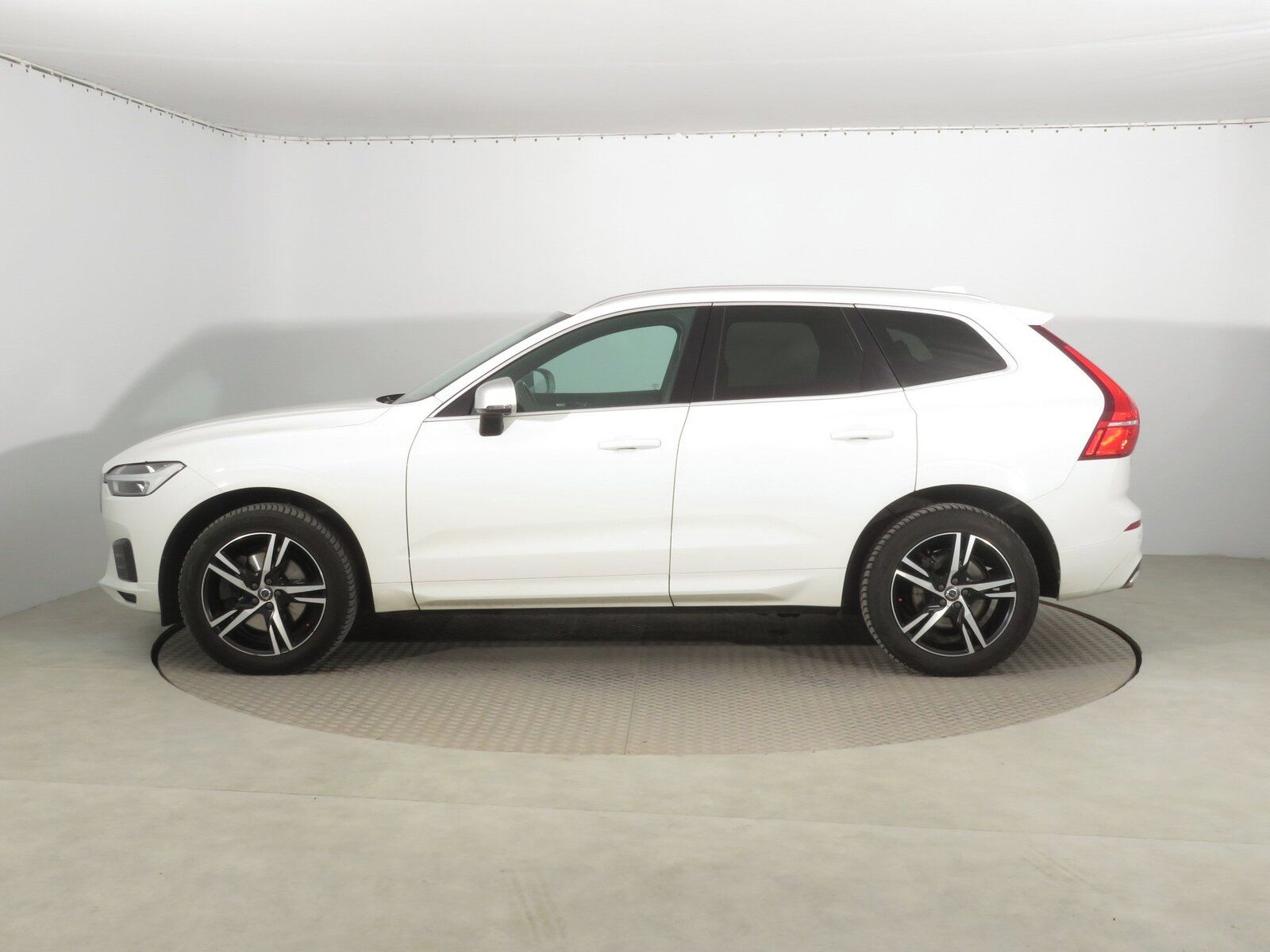 Volvo XC60, D4 AWD, R-Design, 4X4 - fotka 3