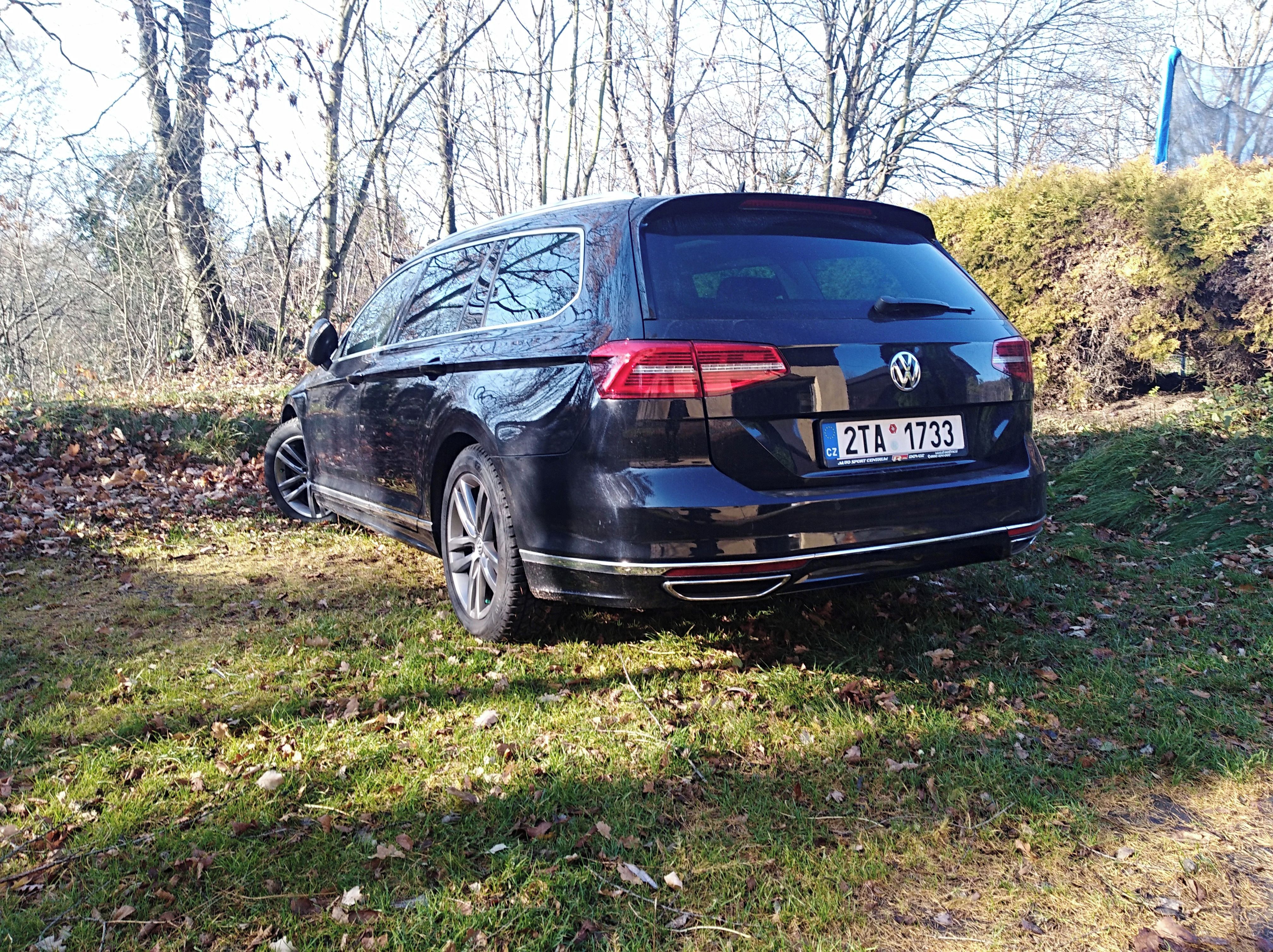 Volkswagen Passat, R-Line - fotka 4