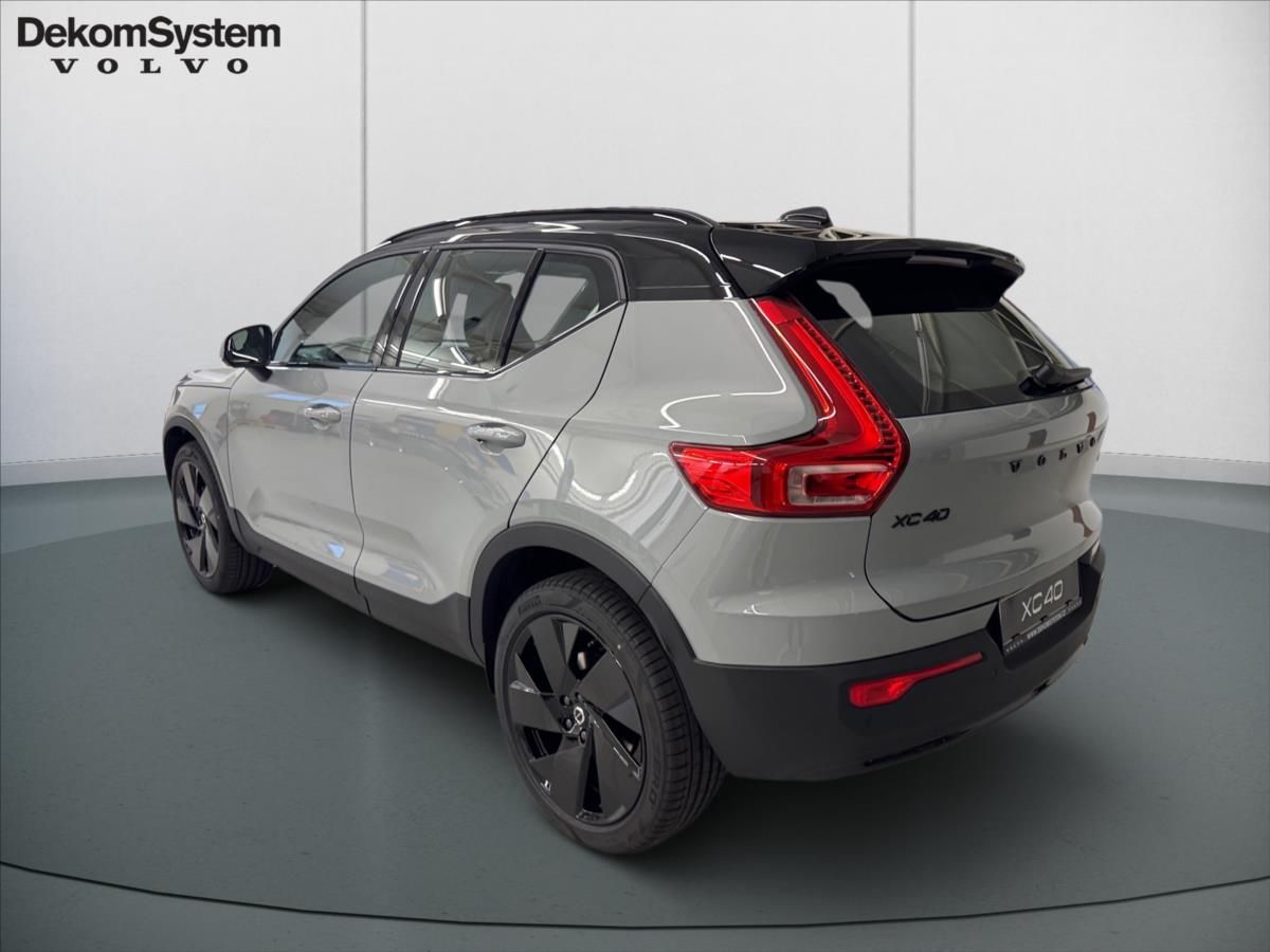 Volvo XC40, 2,0 XC40 B3 Black Edition 7964 - fotka 4