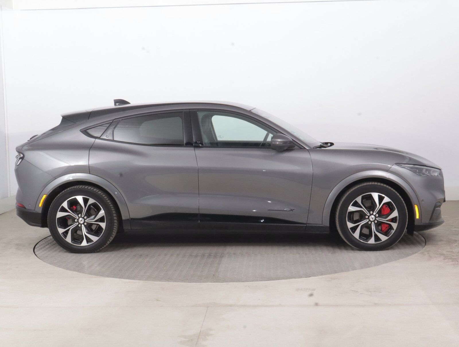 Ford Mustang Mach-E, Extended Range AWD, SoH 93% - fotka 6