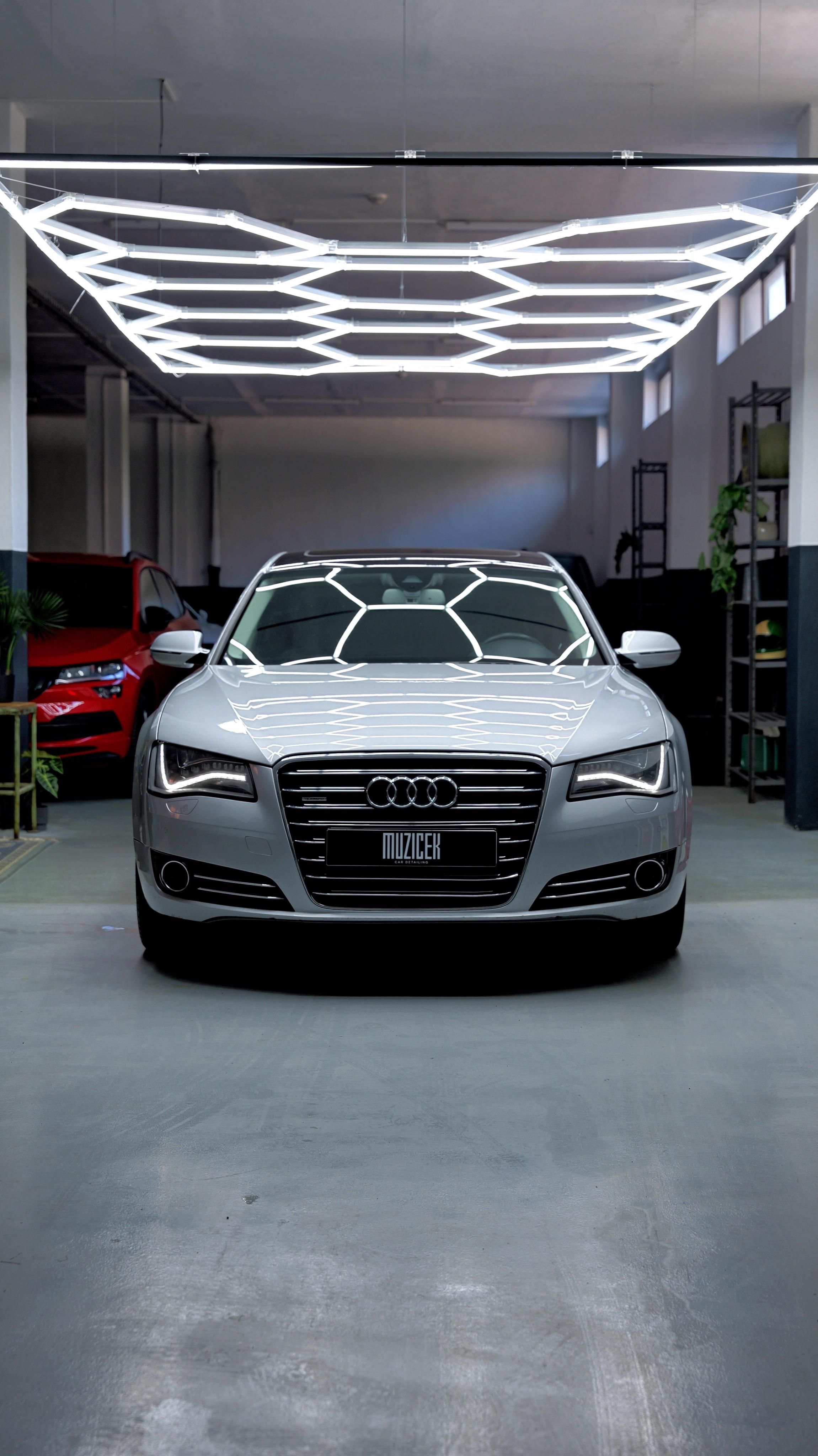 Audi A8, A8 Sline servis 1majitel - fotka 3