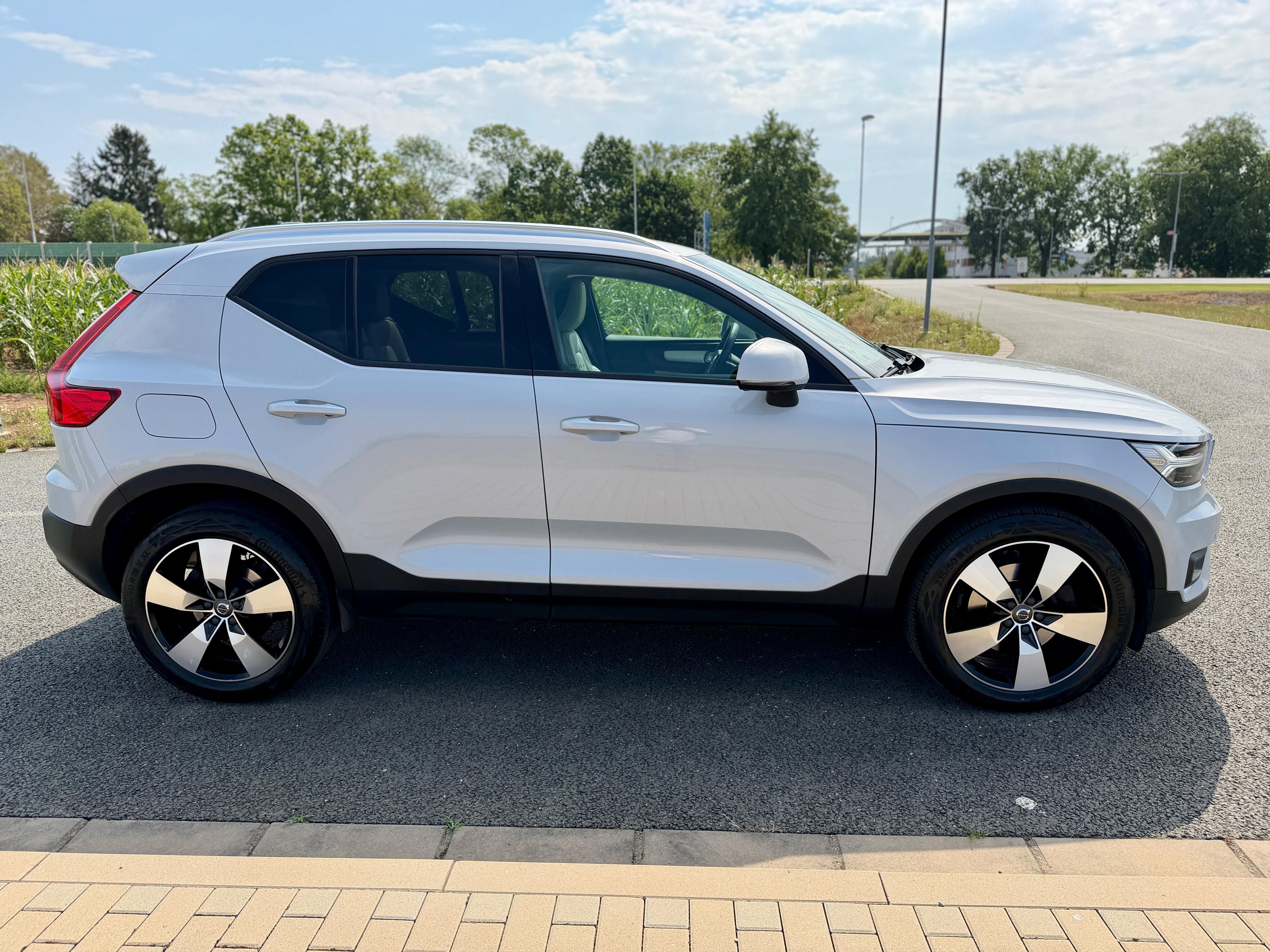 Volvo XC40, 2.0 T4 4X4 360K KŮŽE ČR DPH! - fotka 6