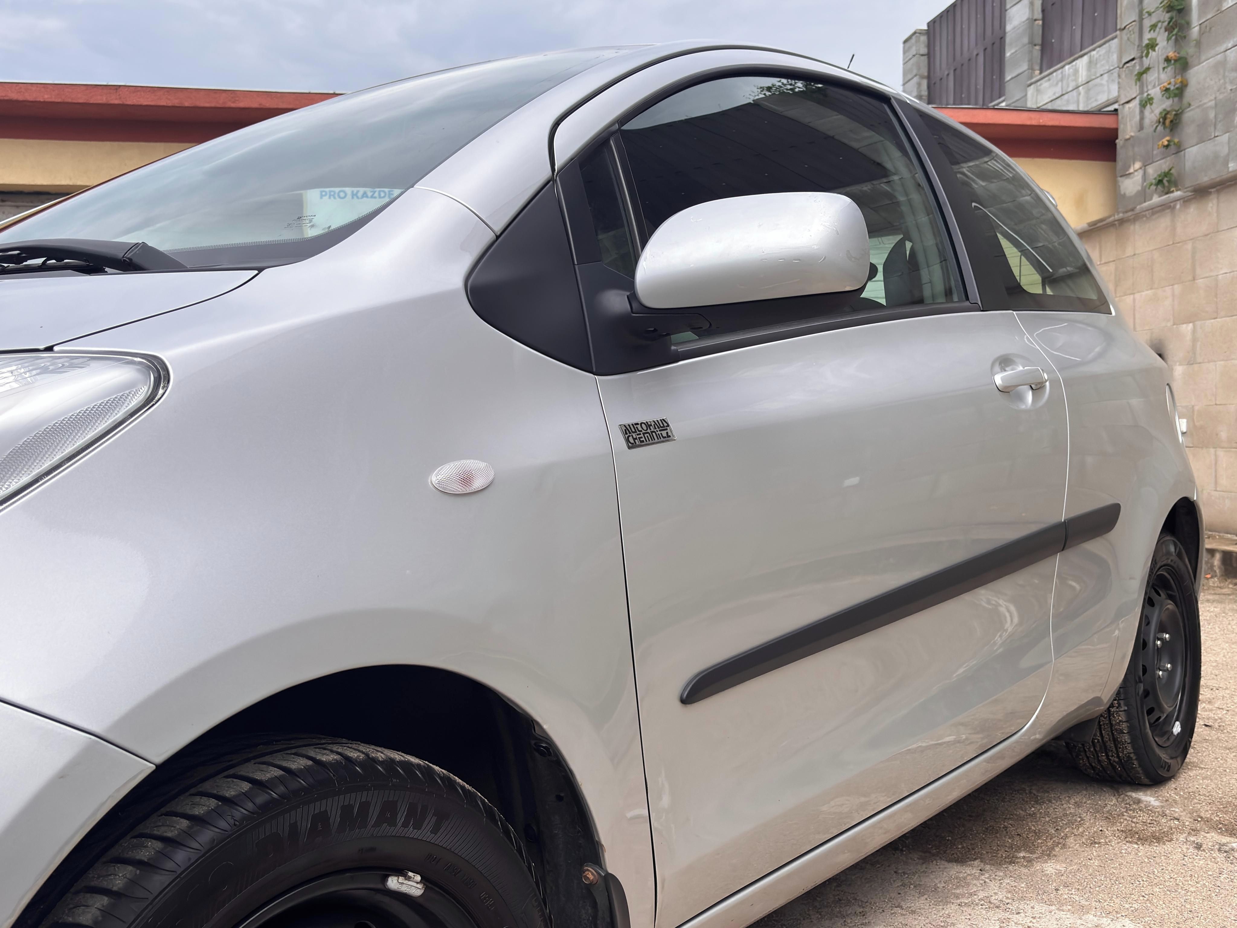 Toyota Yaris, 1.0i,KLIMA,KŘÍDLO,SERVIS - fotka 4