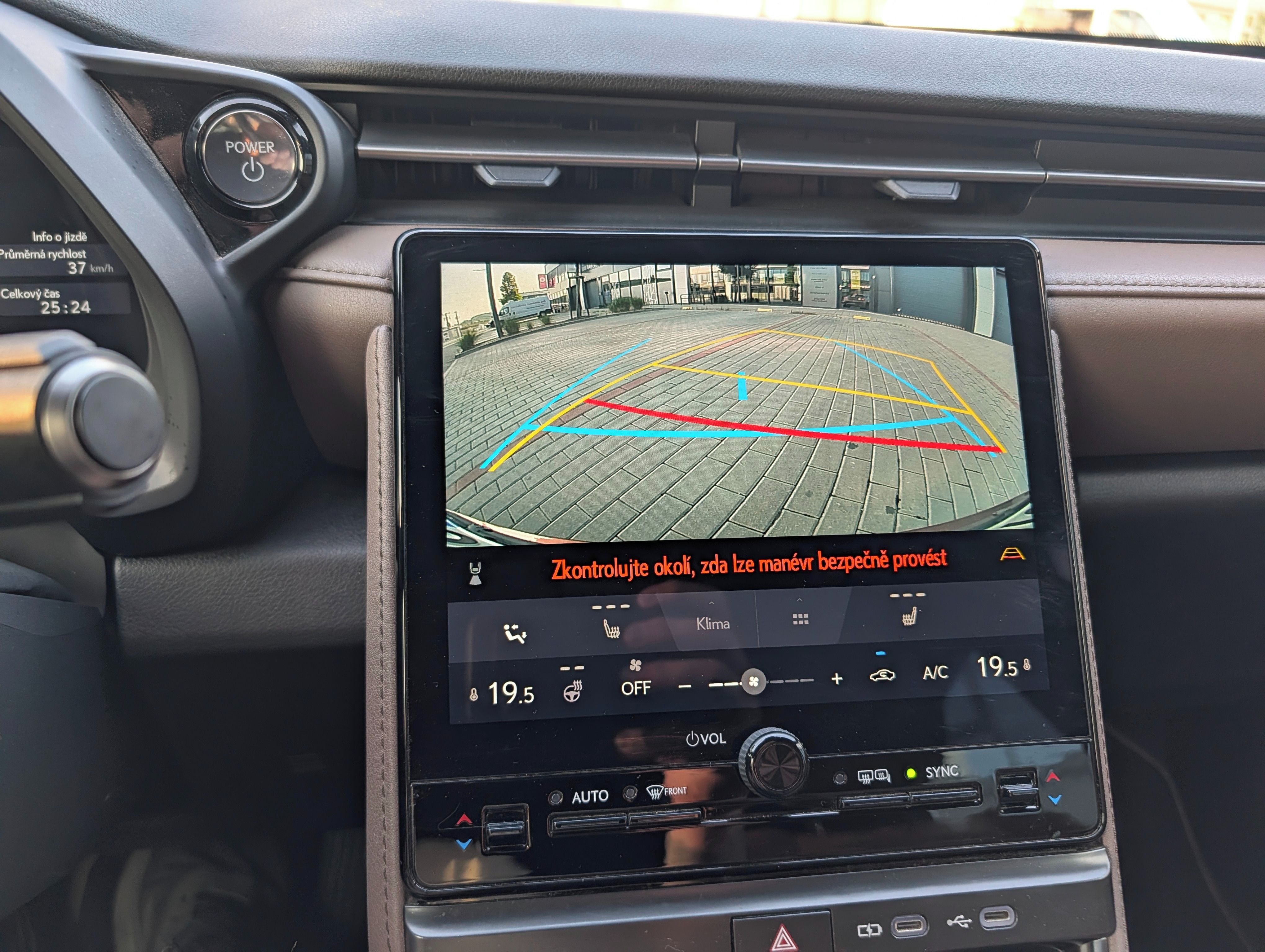 Lexus LBX, 1,5 Hybrid Elegant Tech - fotka 6