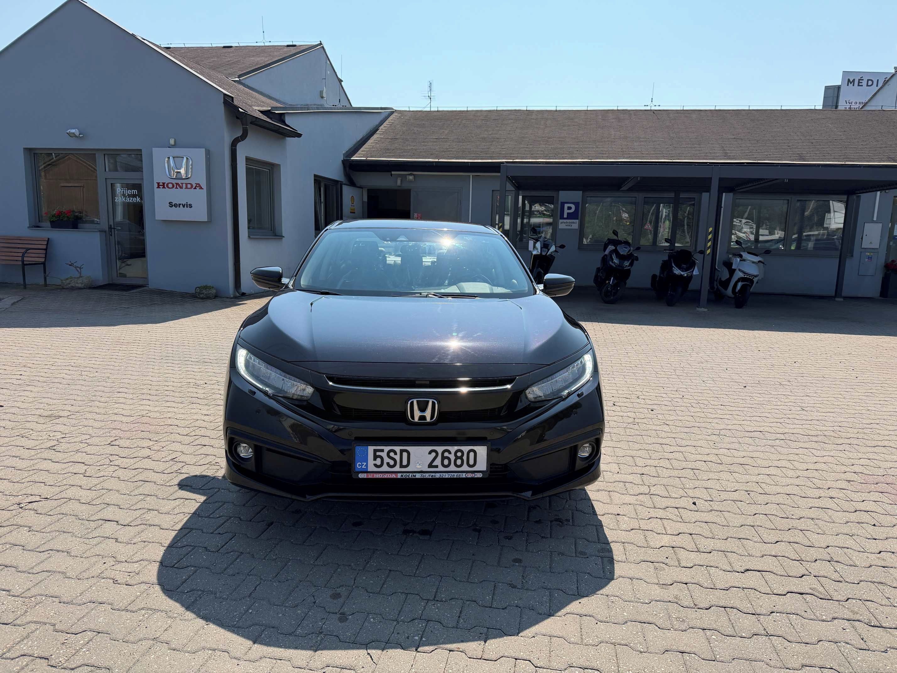 Honda Civic, 1,5 Elegance 6MT - fotka 2