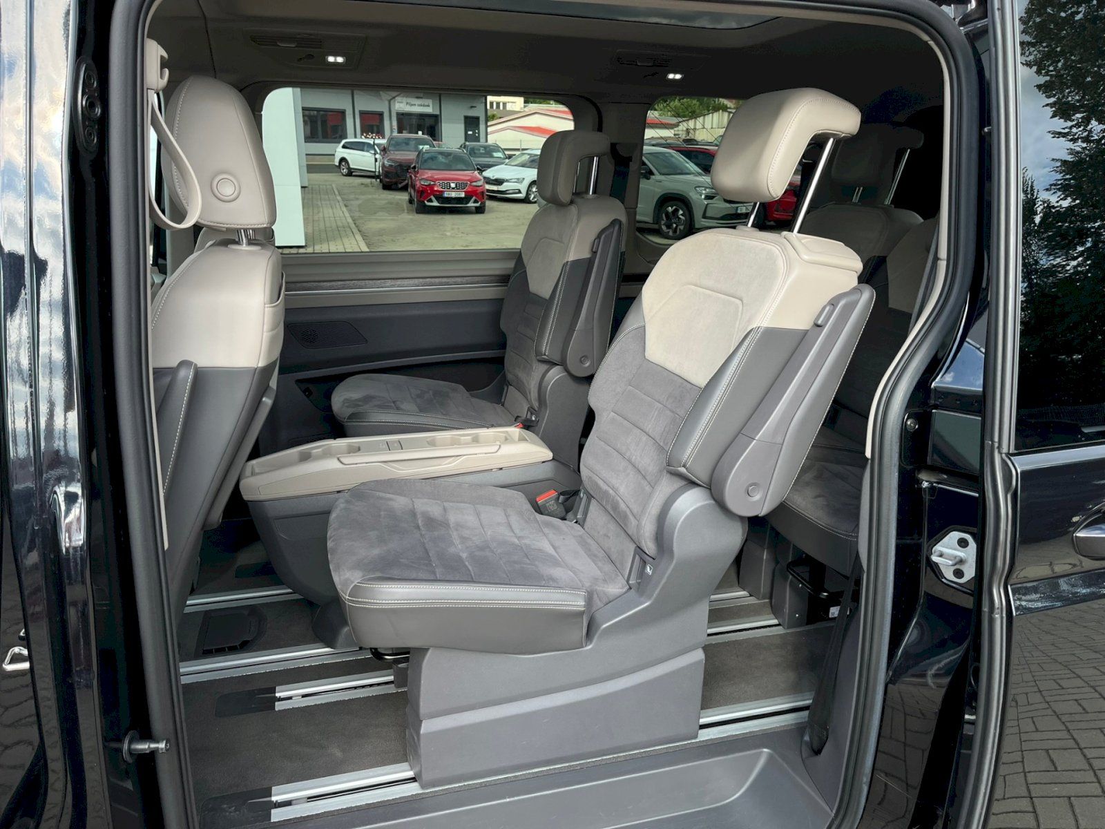 Volkswagen Multivan, 1,4 TSI 160 kW PHEV Style DSG - fotka 4