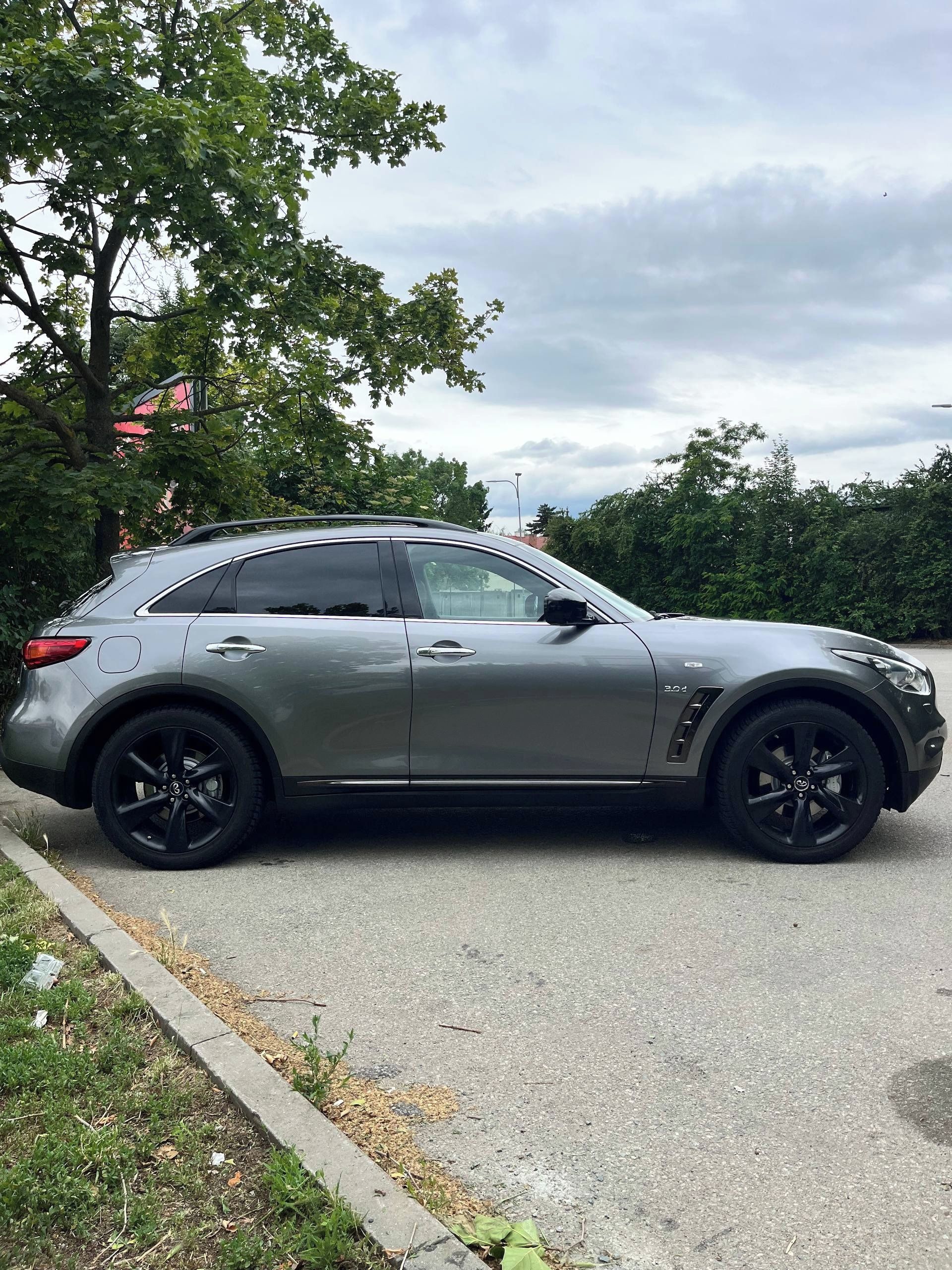 Infiniti QX70, Infiniti QX70 3.0d AWD Premium - fotka 6