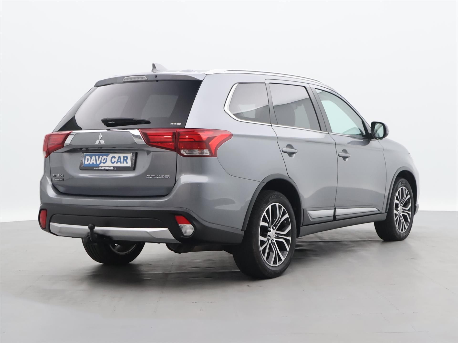 Mitsubishi Outlander, 2,0 Mivec Intense CVT 4WD - fotka 6