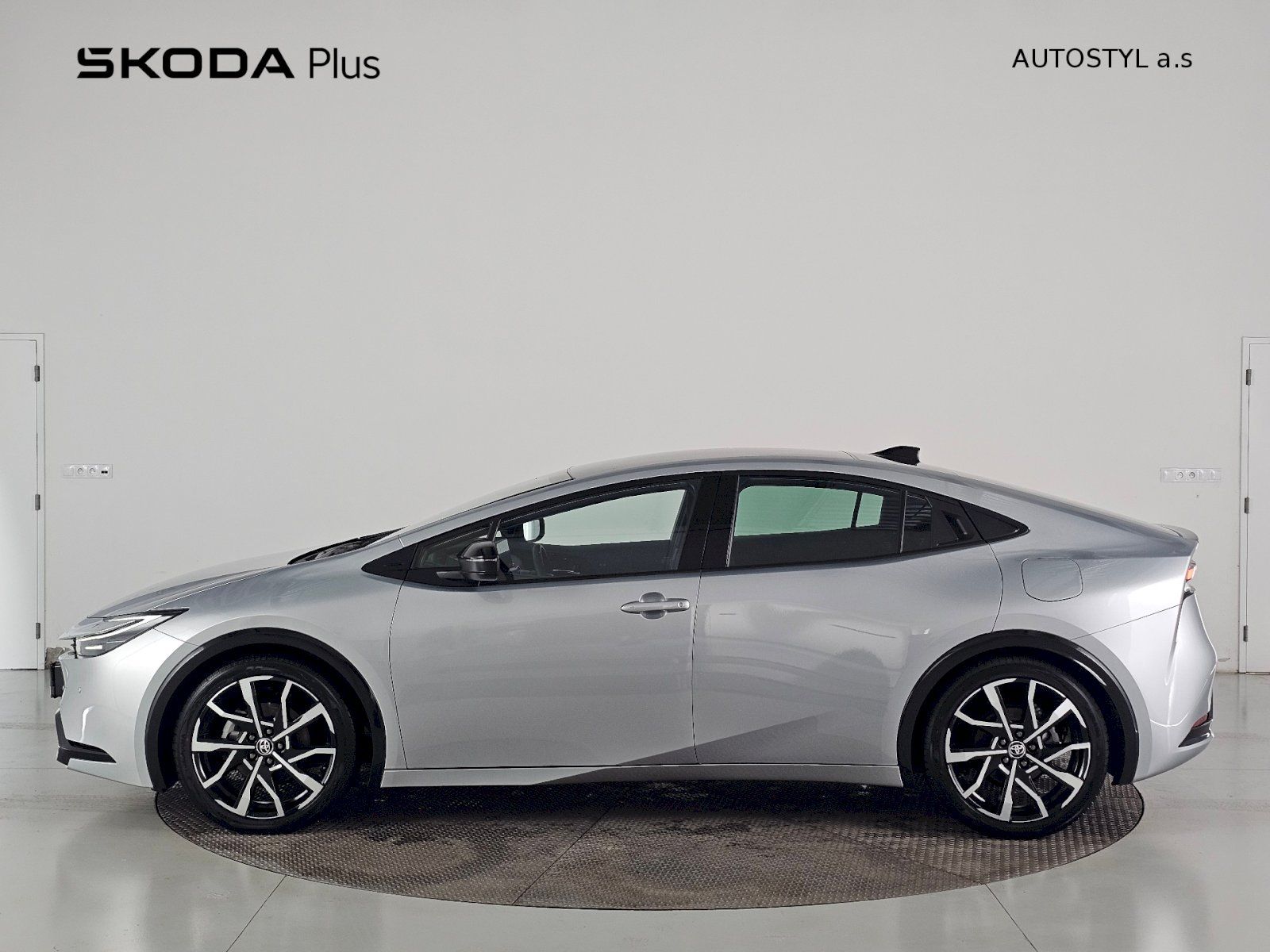 Toyota Prius, 2.0L PHEV 223k Prestige Skyvie - fotka 3