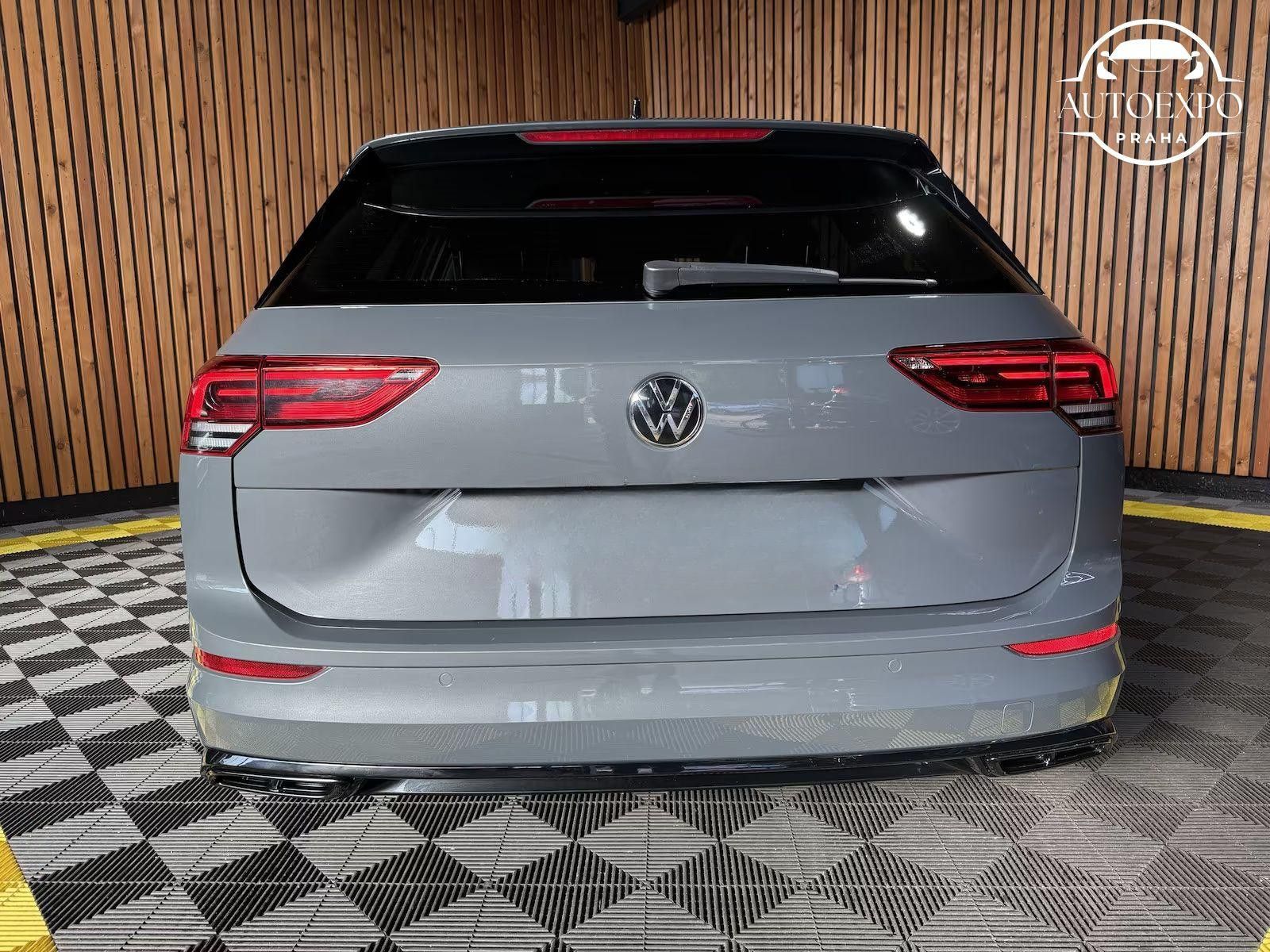 Volkswagen Golf, Variant 2,0TDI R-Line*KeyLess - fotka 4