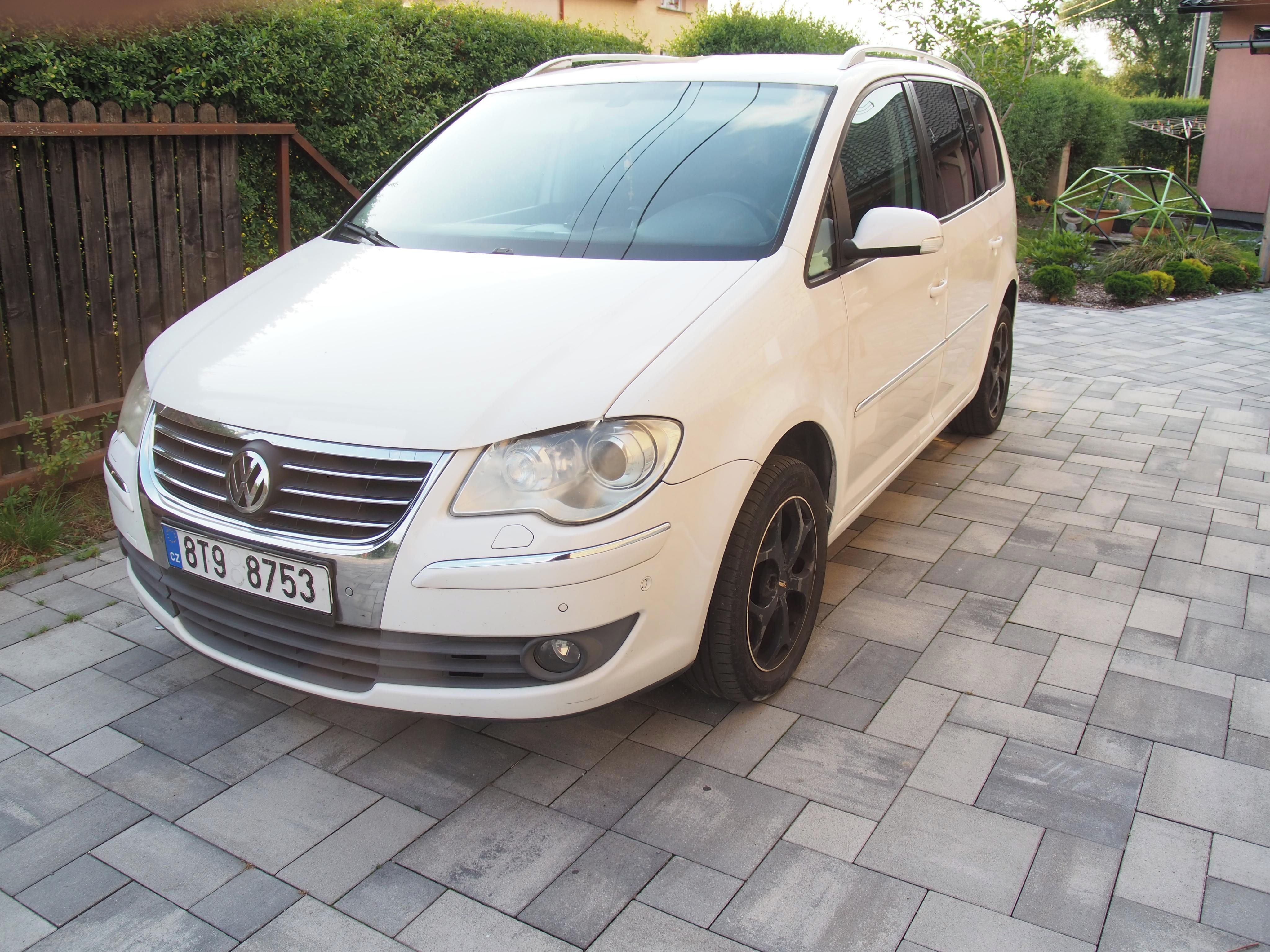 Volkswagen Touran, Highline DSG + zimní kola