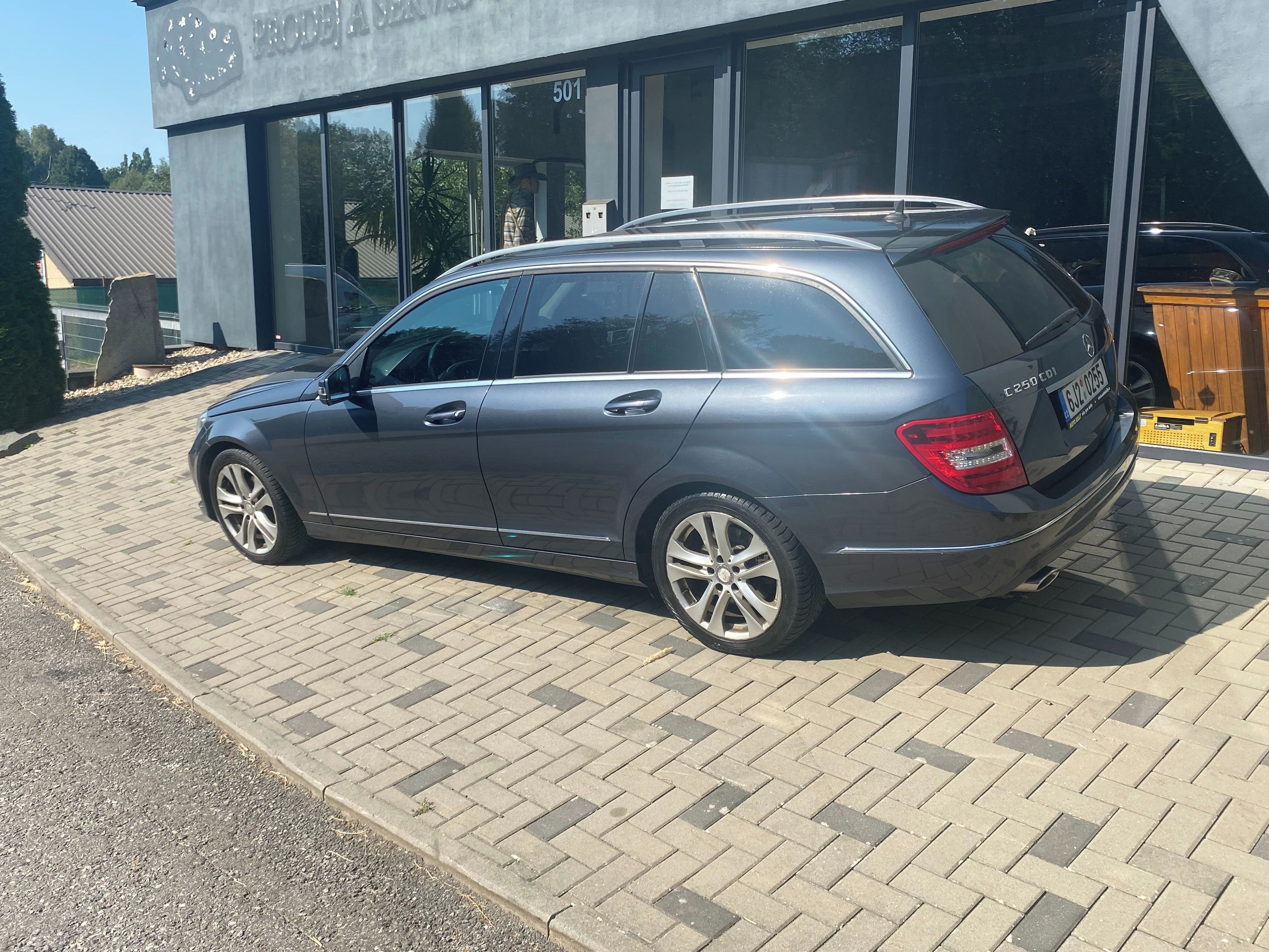 Mercedes-Benz Třídy C, C 250 CDI 4MATIC - fotka 4